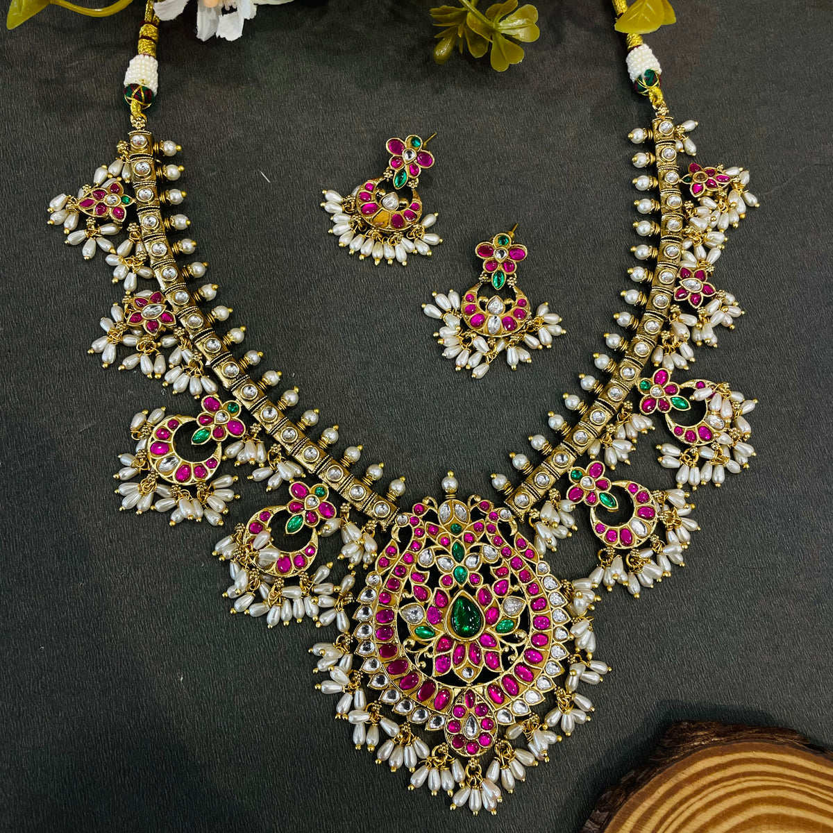 Mrinalika Neckpiece