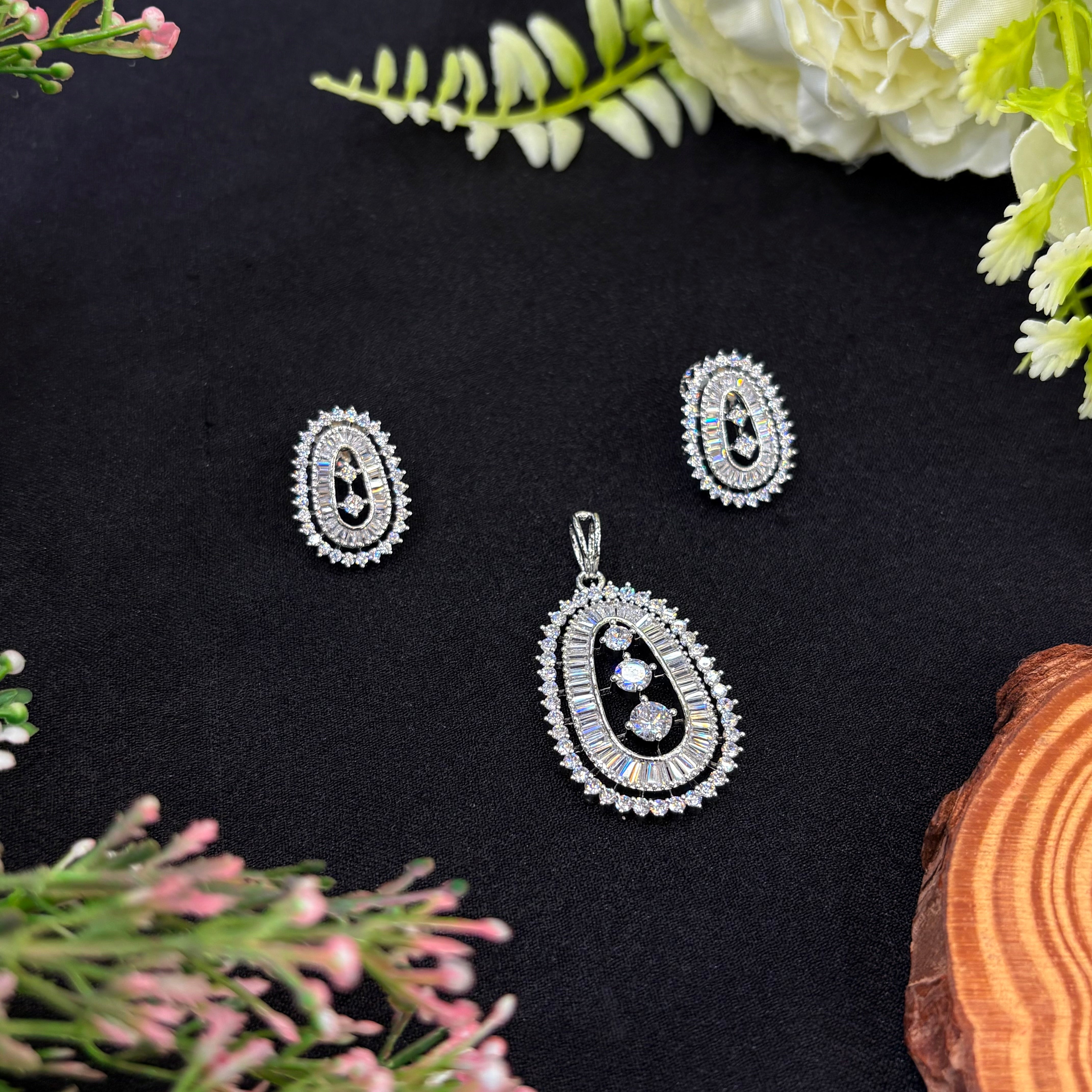Elora Pendant Set