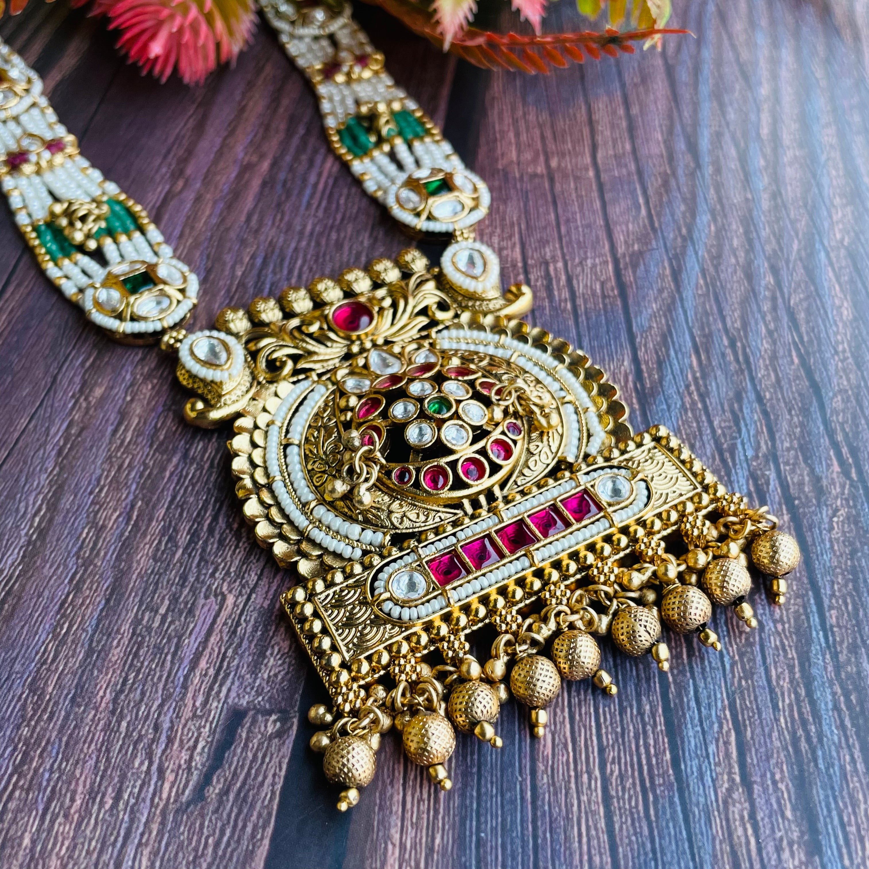 Nayaab Kaya long Neckpiece