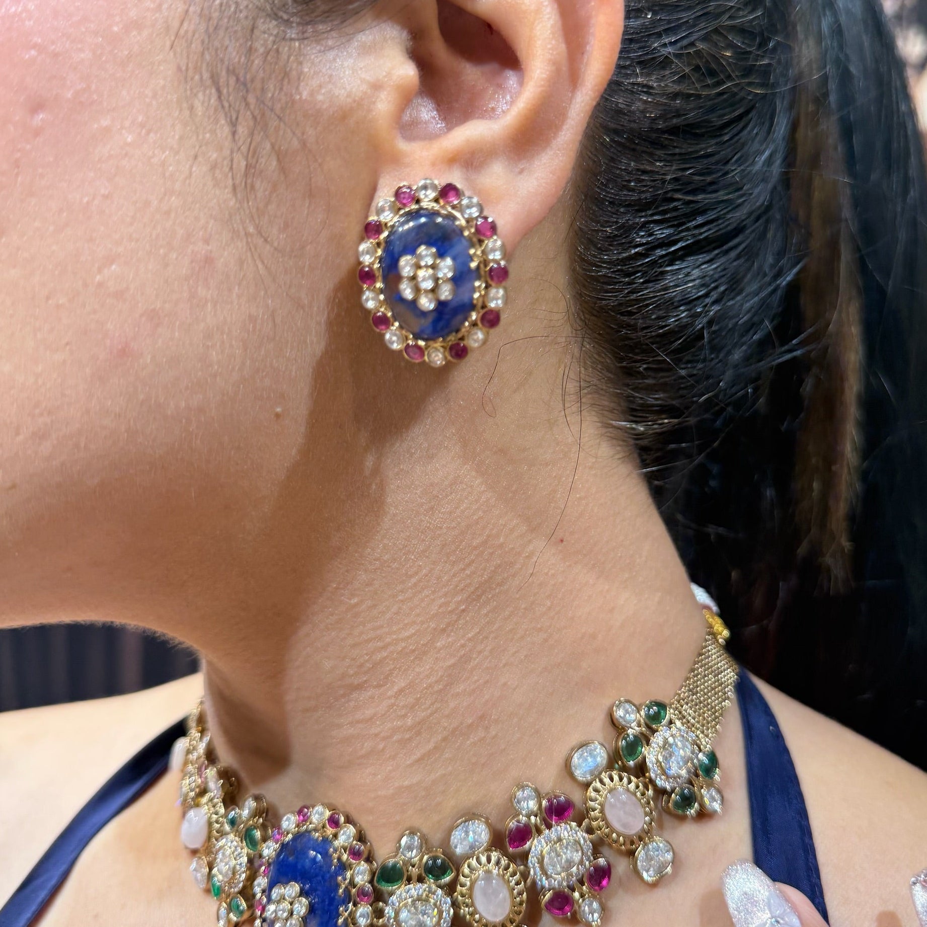 Nayaab Vanya Choker
