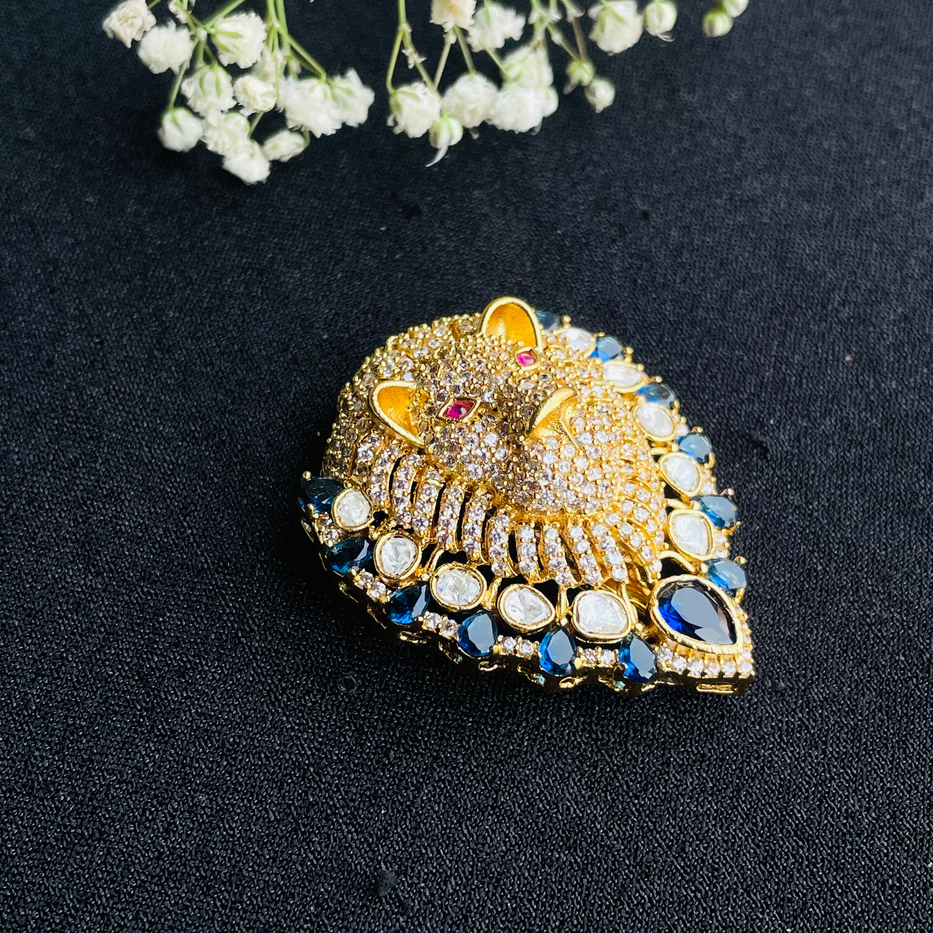 Nayaab Amrita brooch
