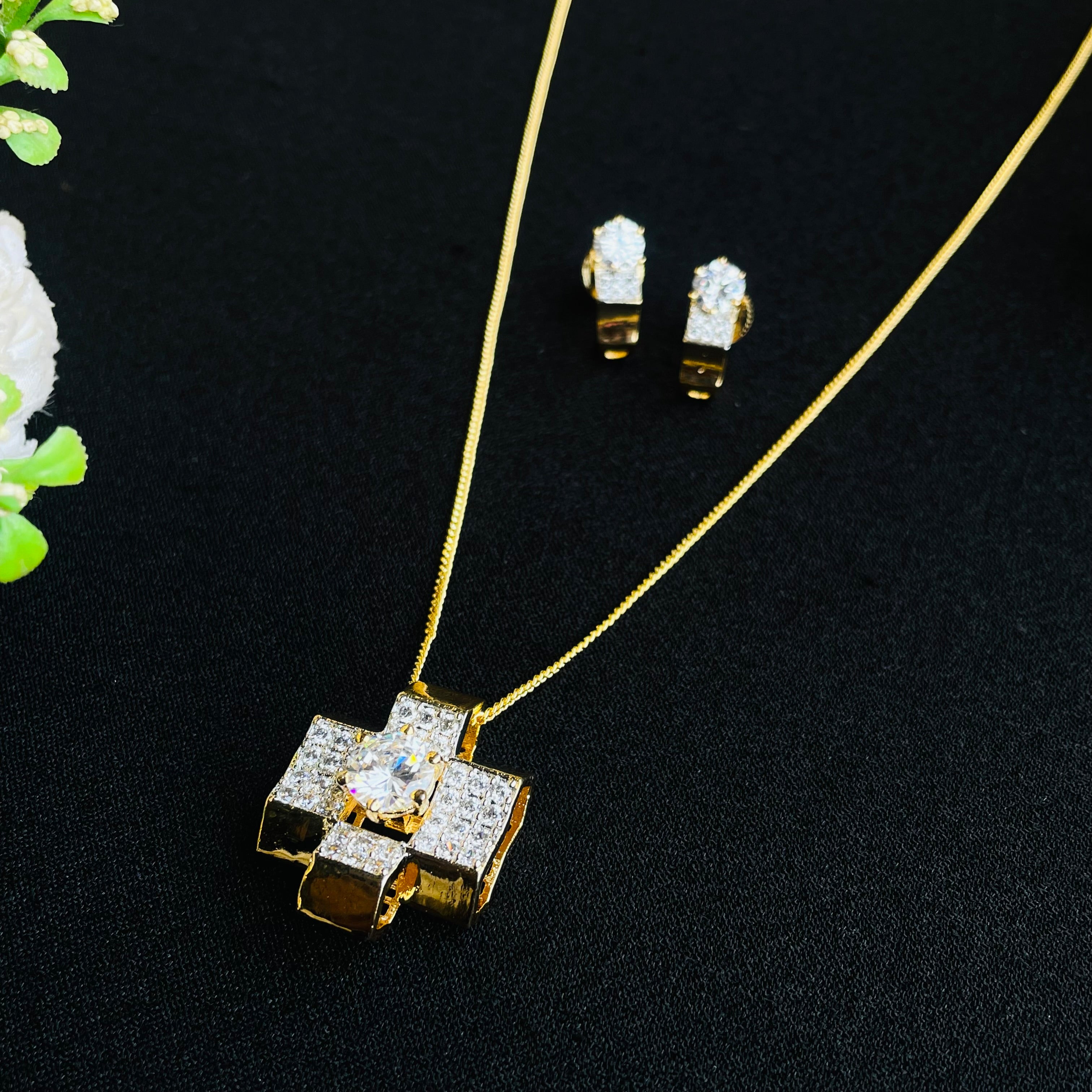 Ad Samantha Pendant Set