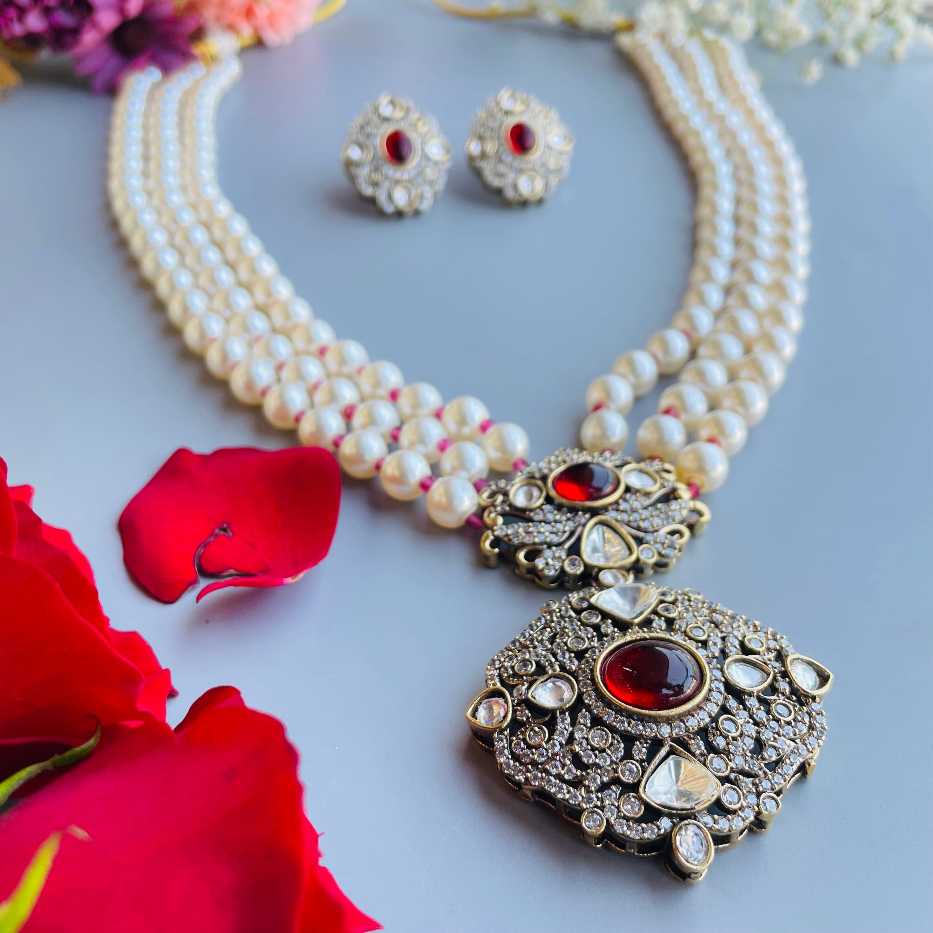 Nayaab Shahi Pearl Neckpiece