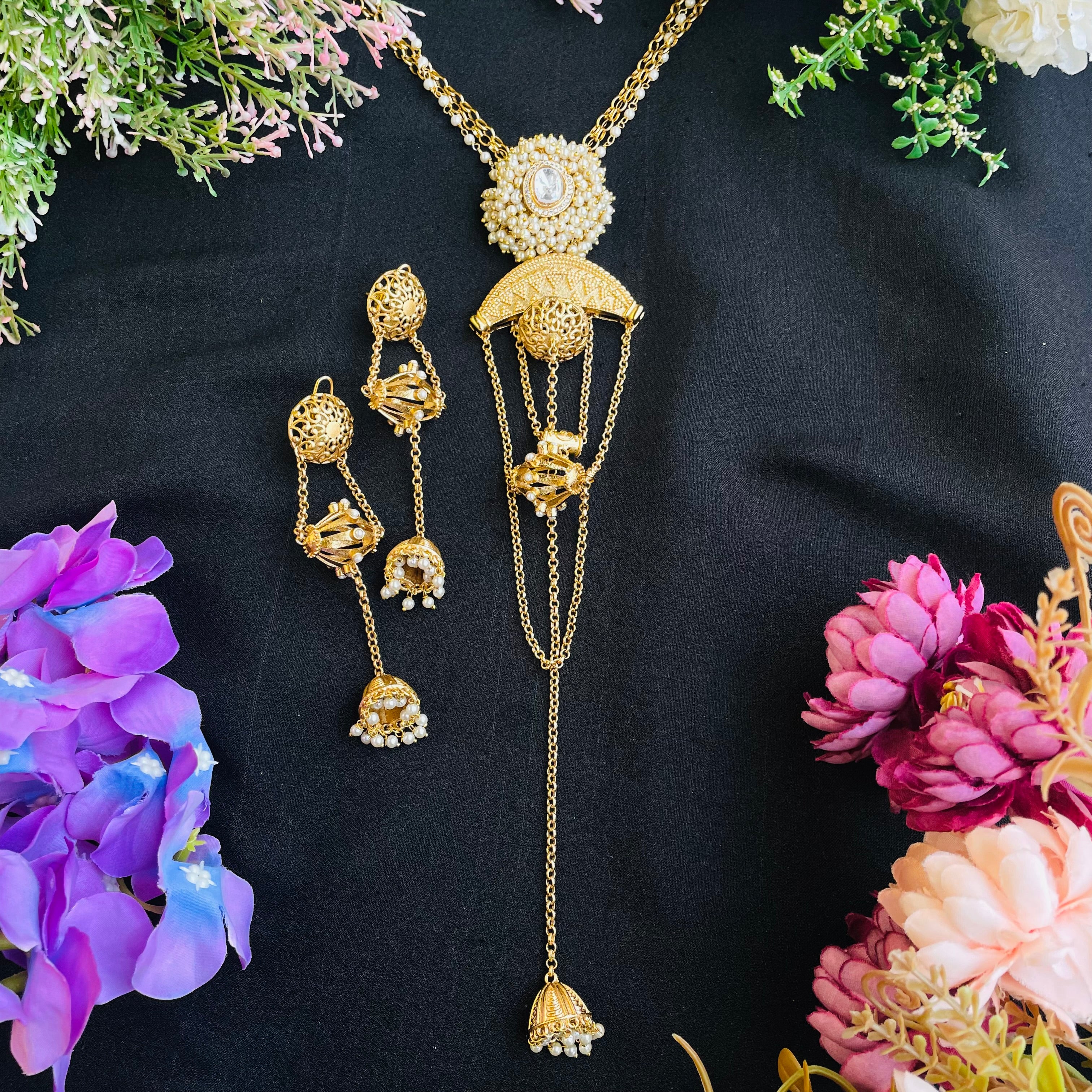 Nayaab Meera neckpiece