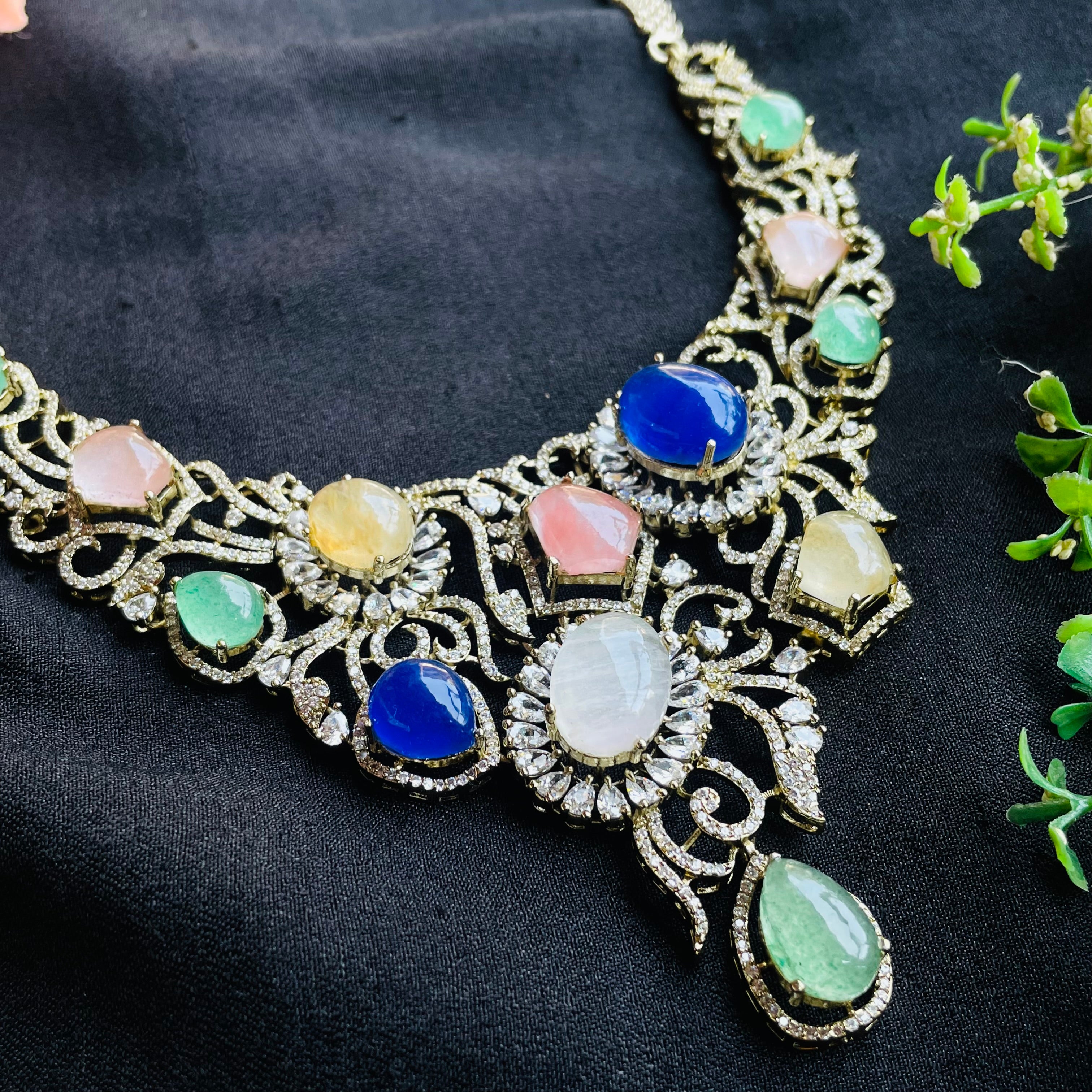 Nayaab Della neckpiece