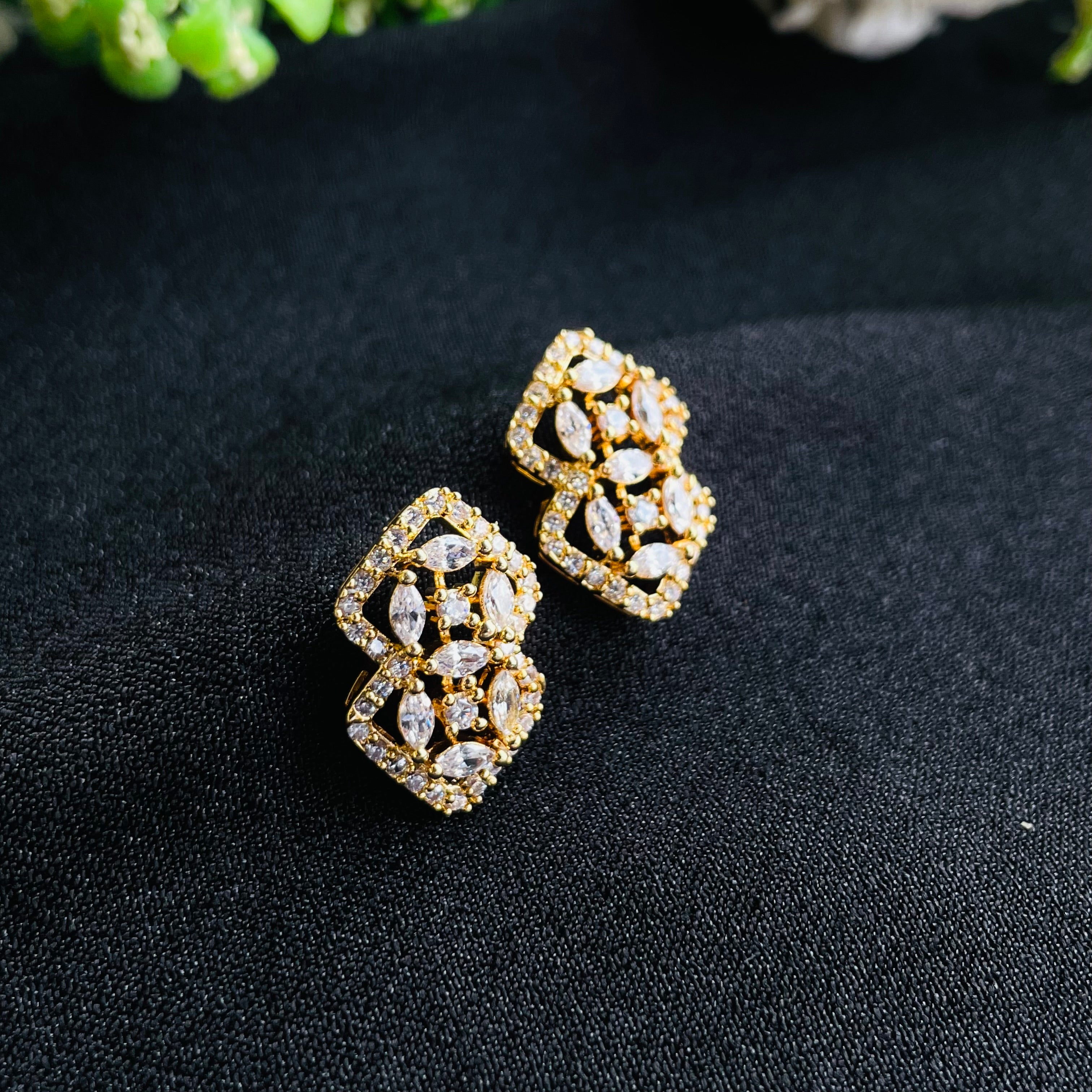Ad Moana Studs