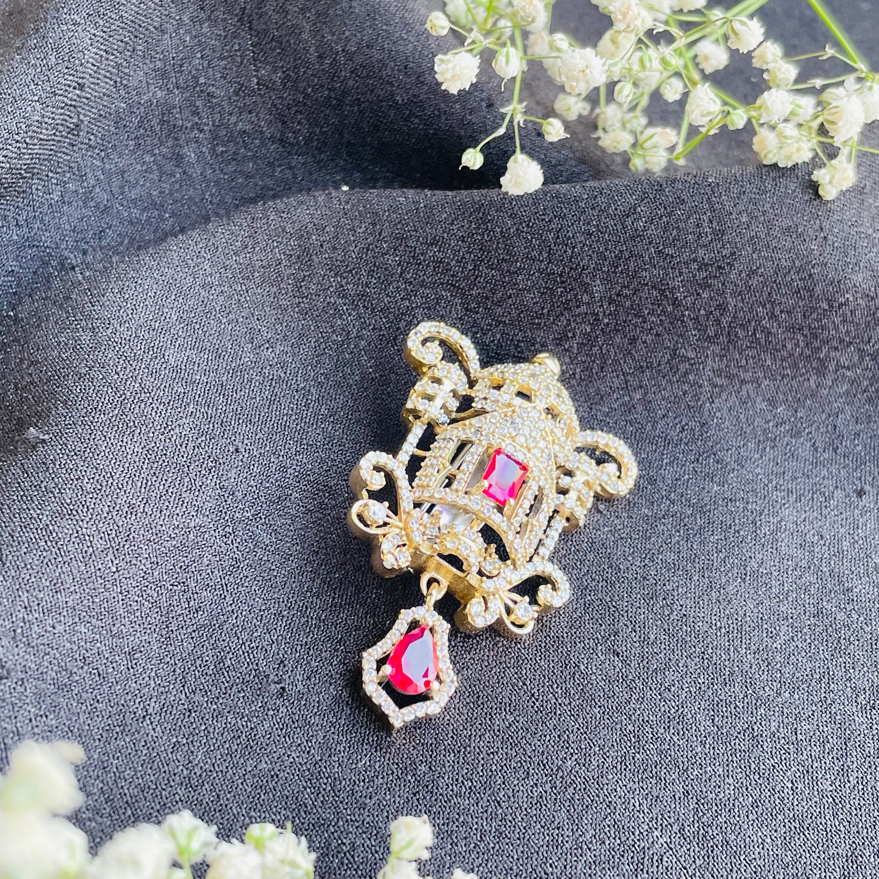 Nayaab Bessie brooch