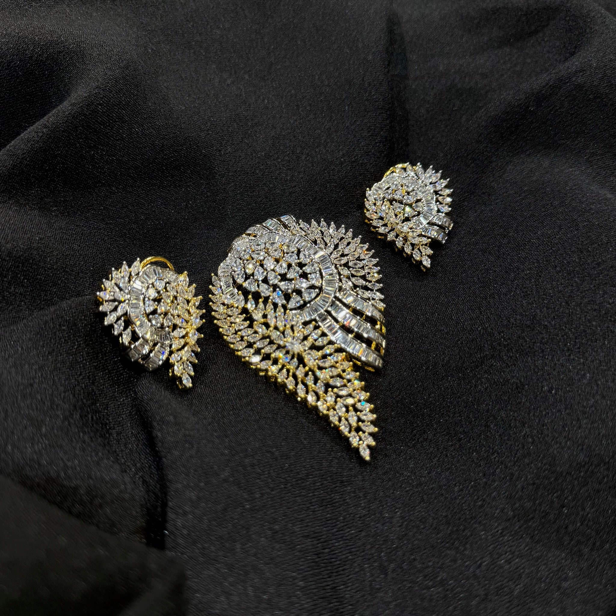 AD Mysha Pendant Set