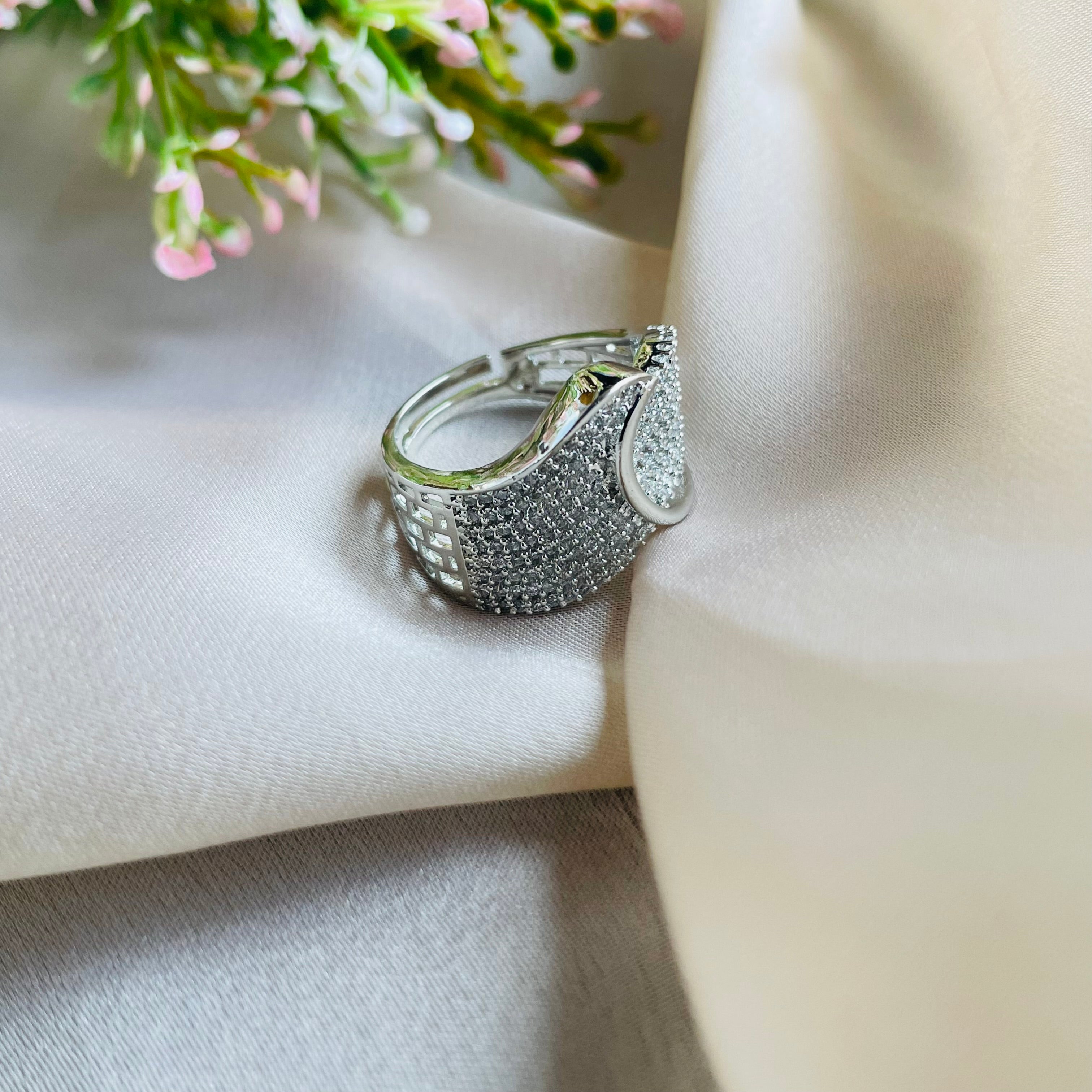 Ad Julia  ring adjustable