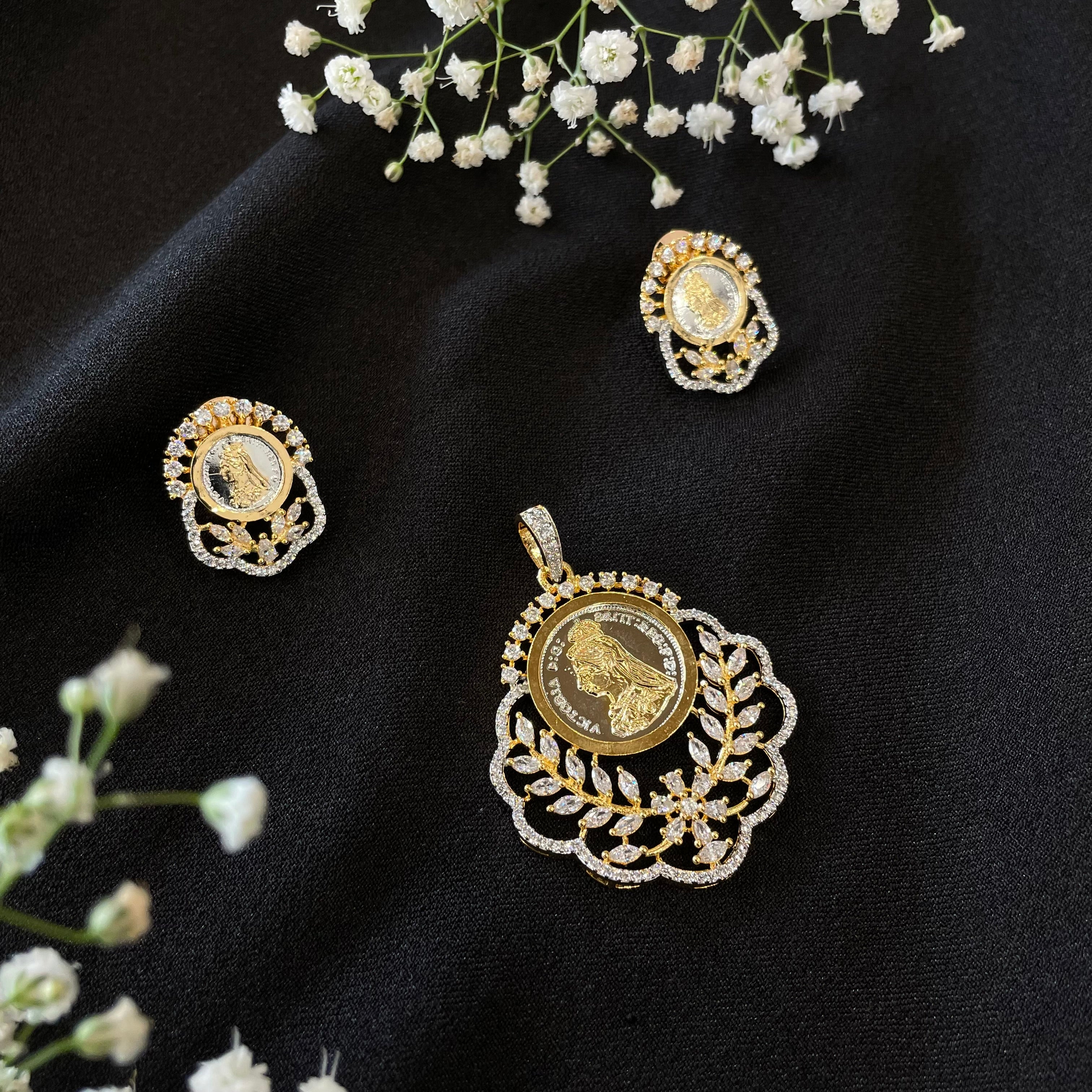 Ad Celeste coin pendant Set