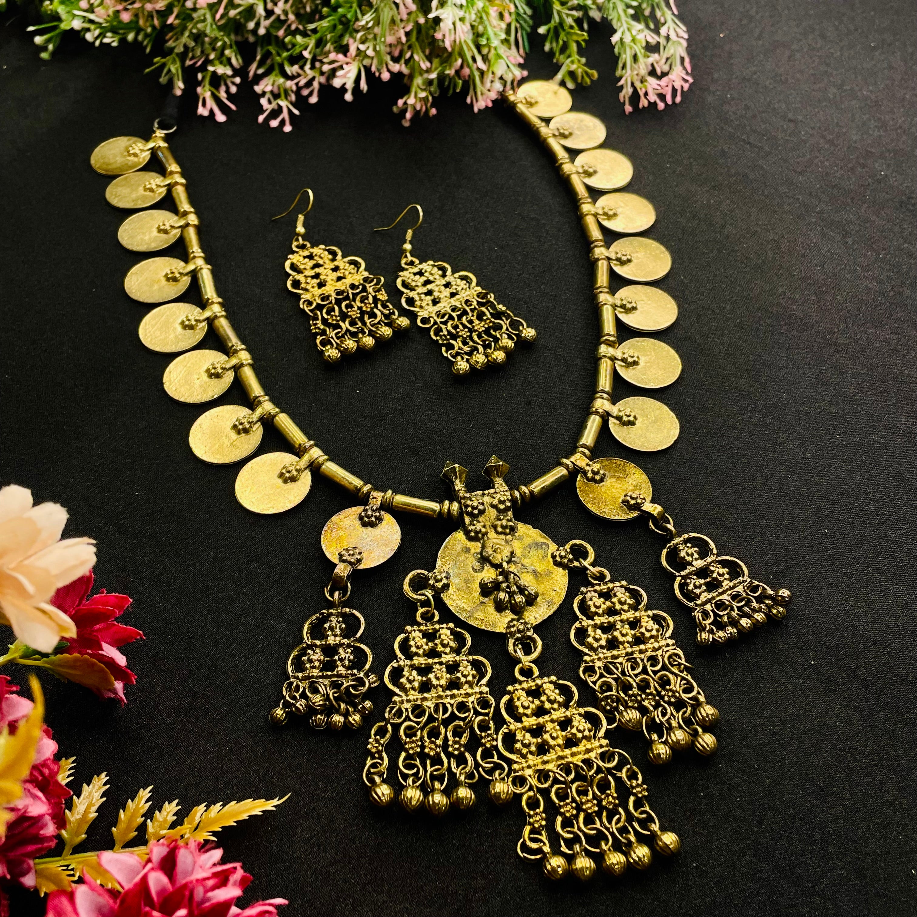 Inara Meo Golden Neckpiece