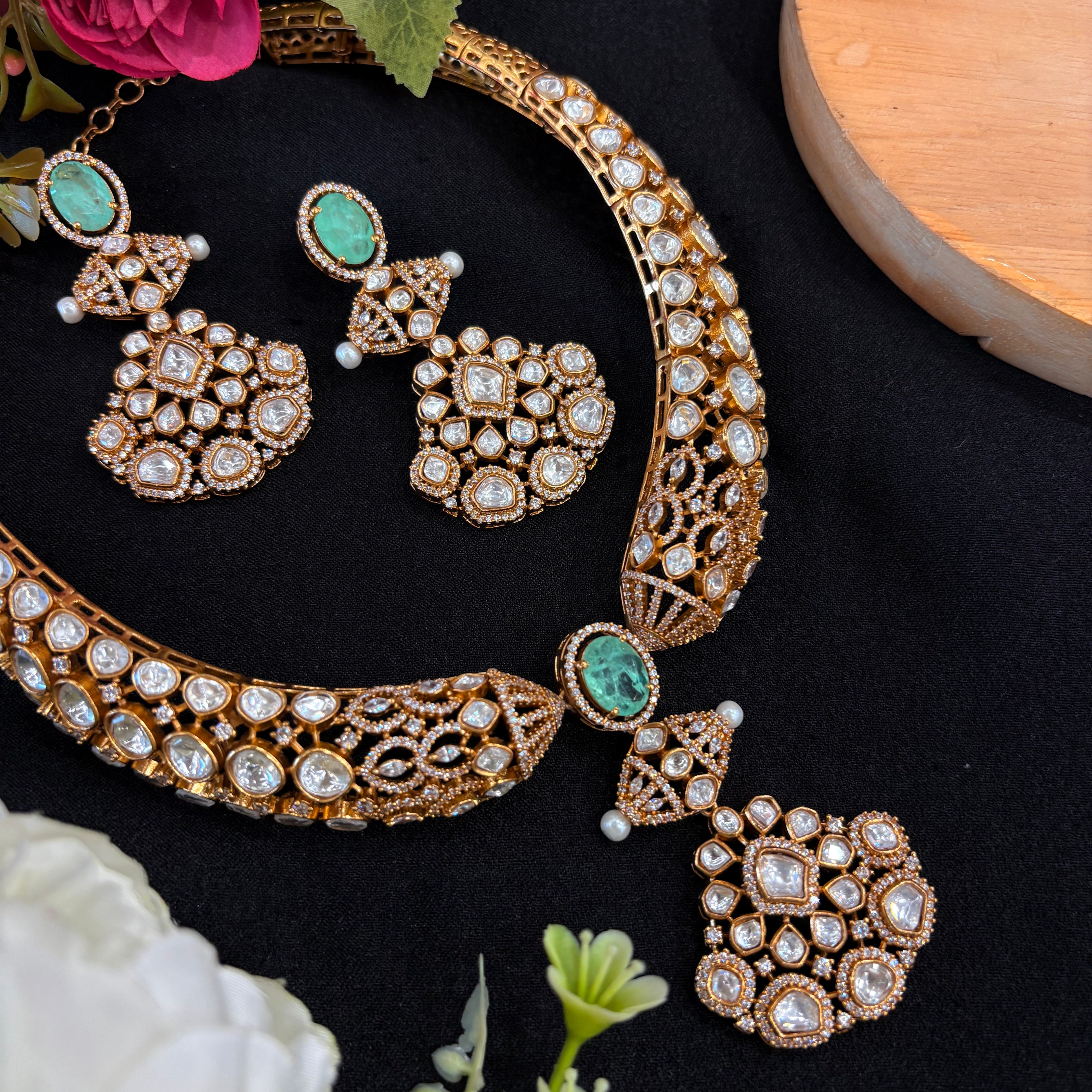 Nayaab Avira Neckpiece