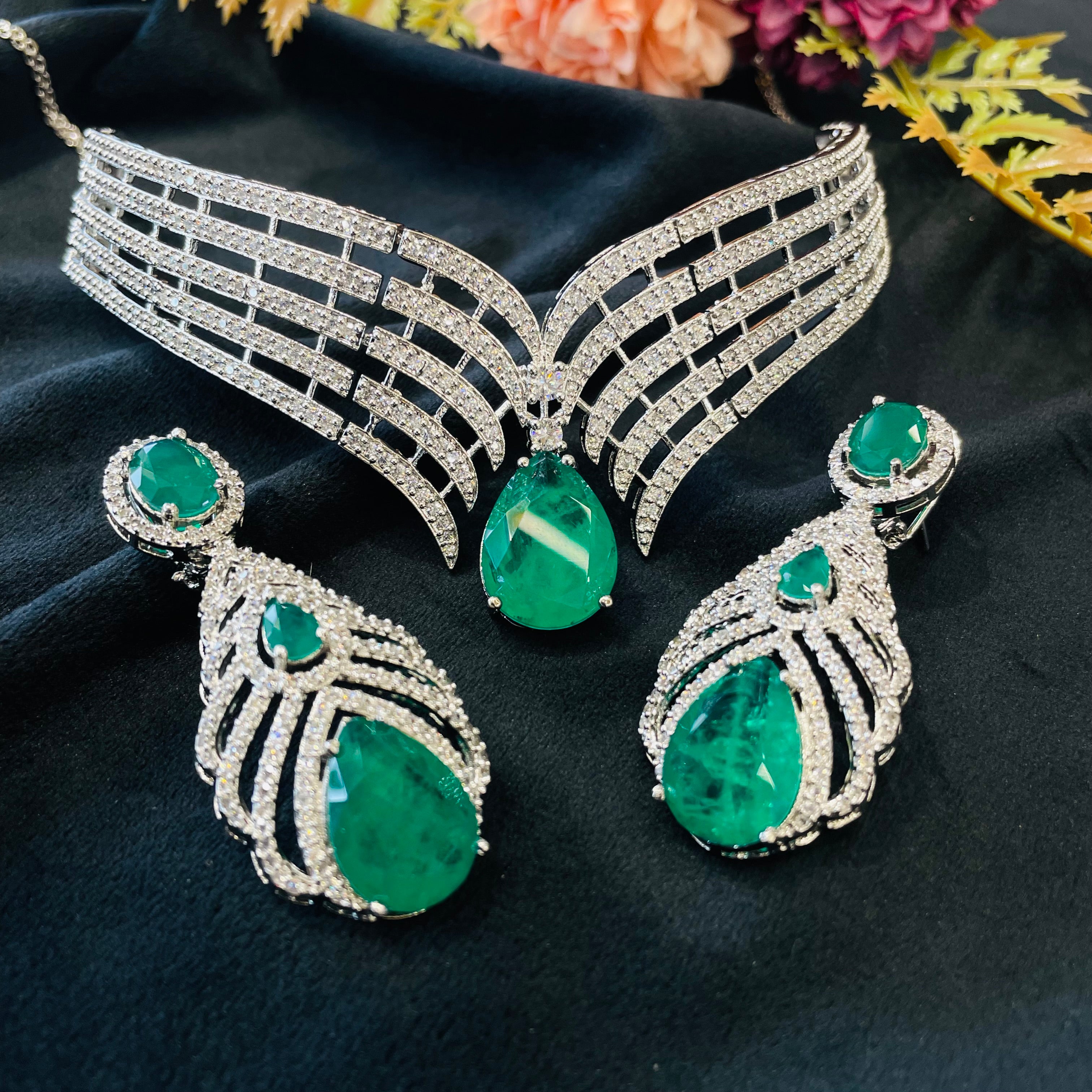 Ad Ava choker