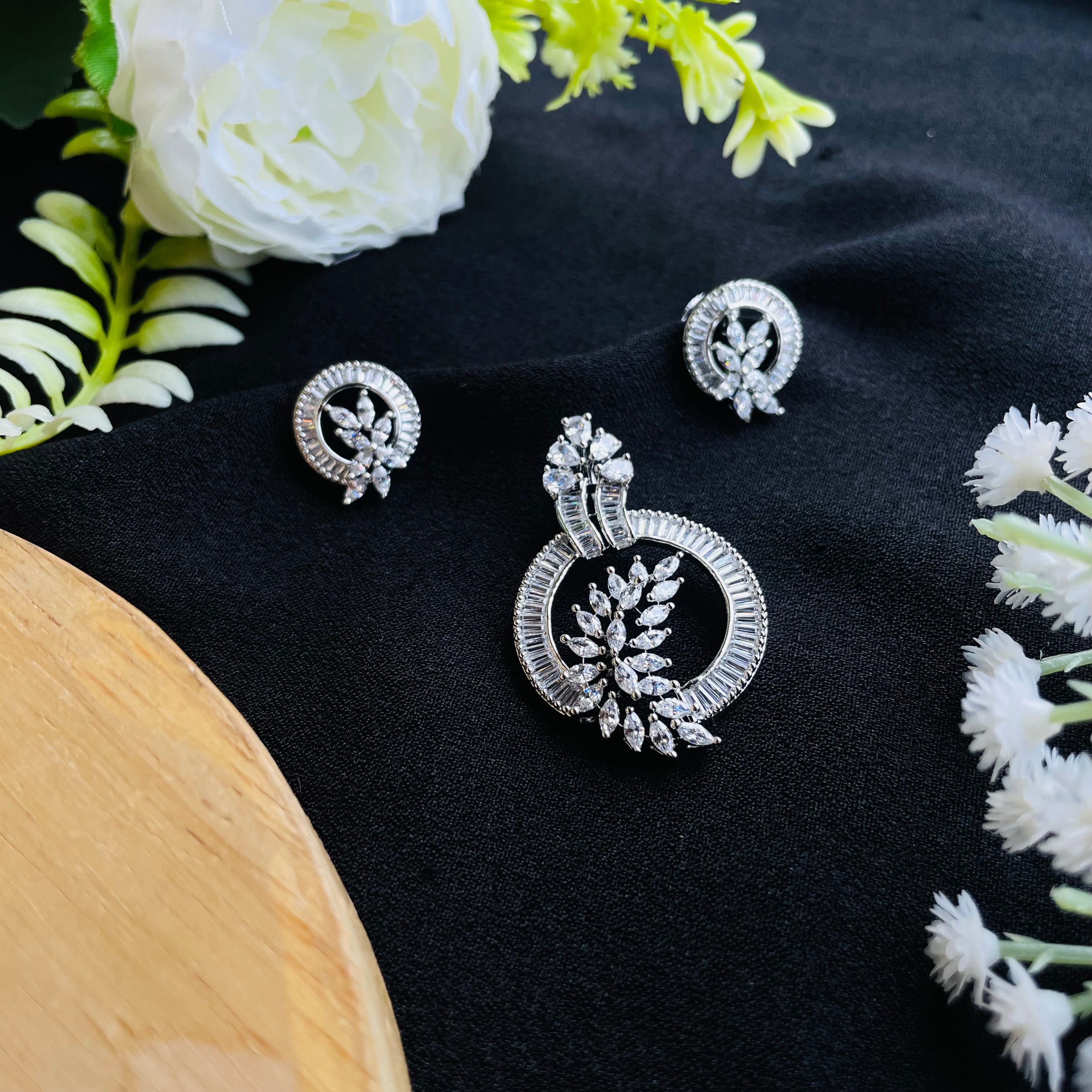 Aurelle Vine Pendant Set