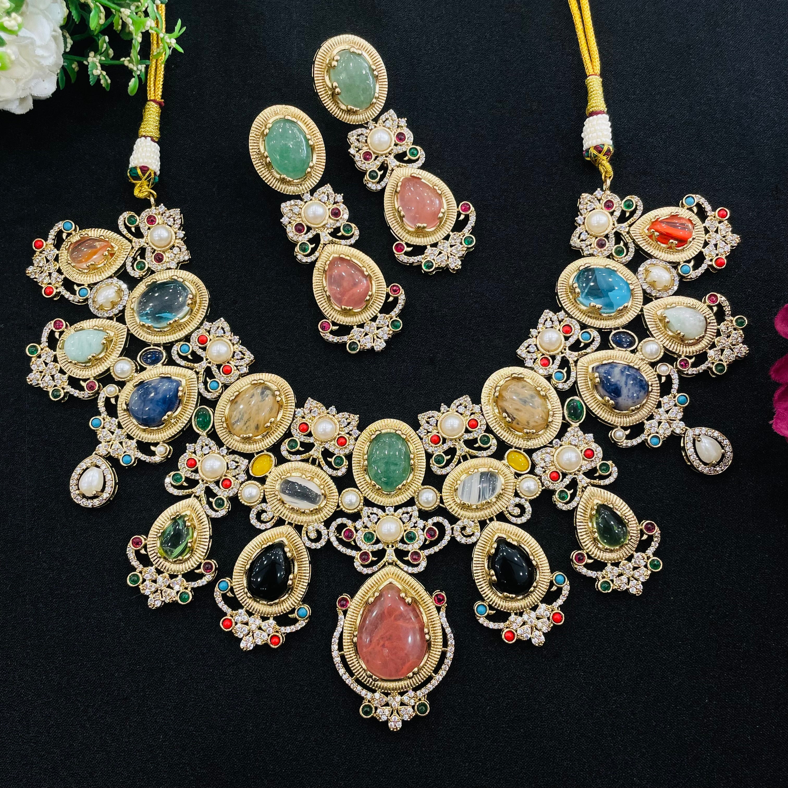 Nayaab Naavya neckpiece