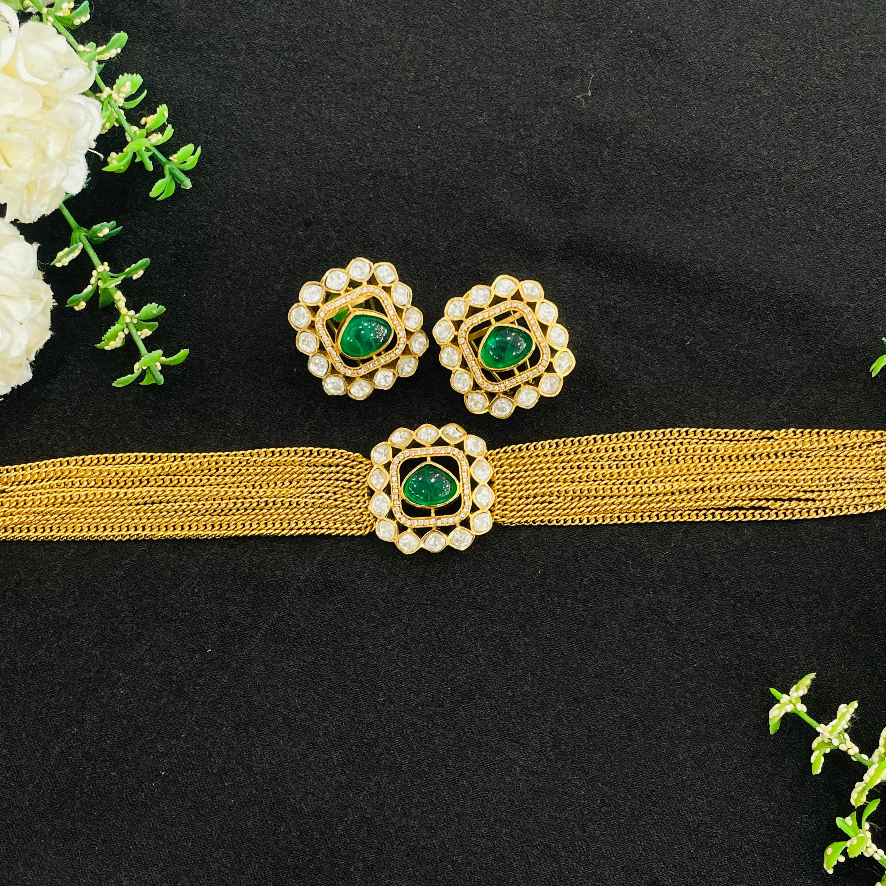 Nayaab savya choker
