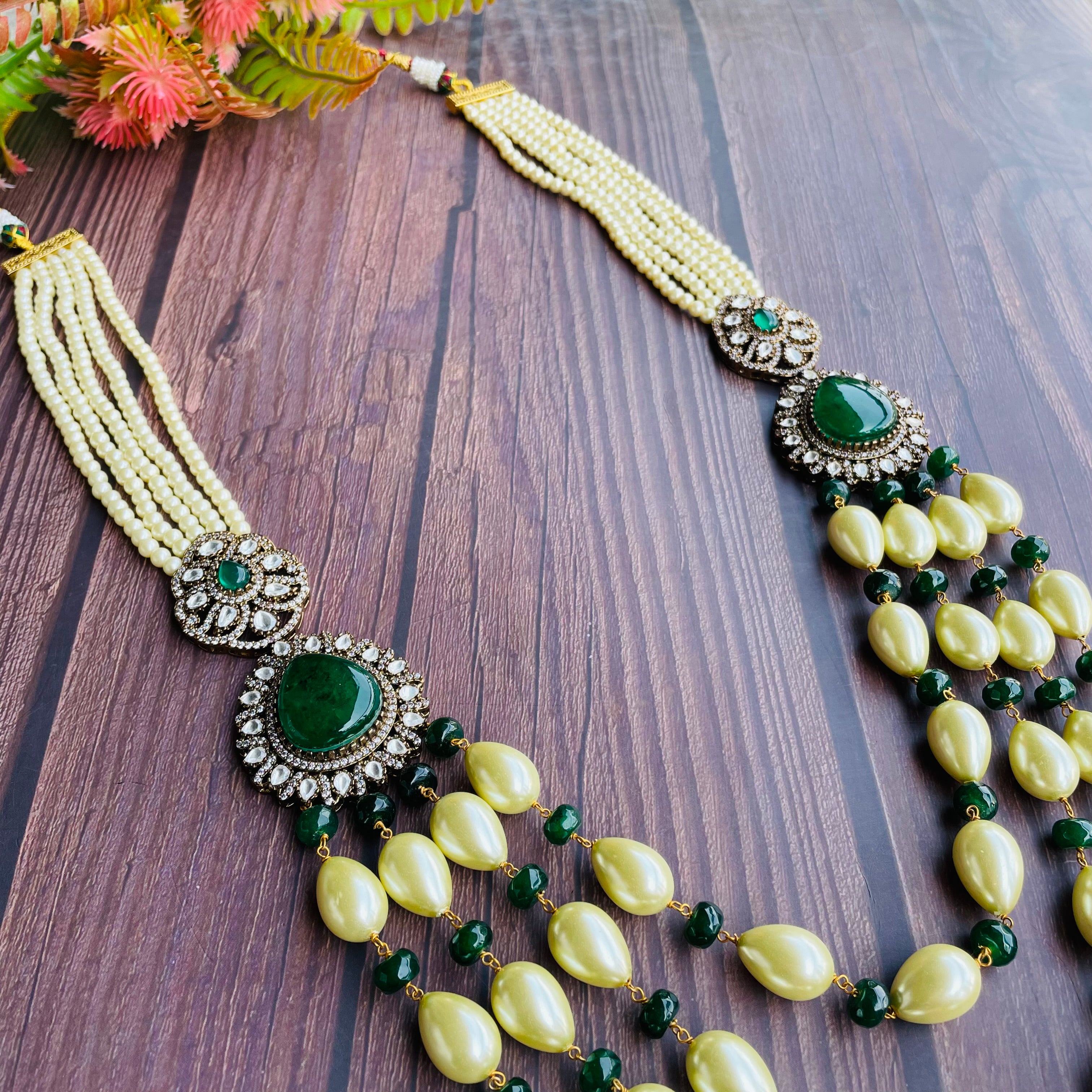 Nayaab Haniya Pearl Neckpiece