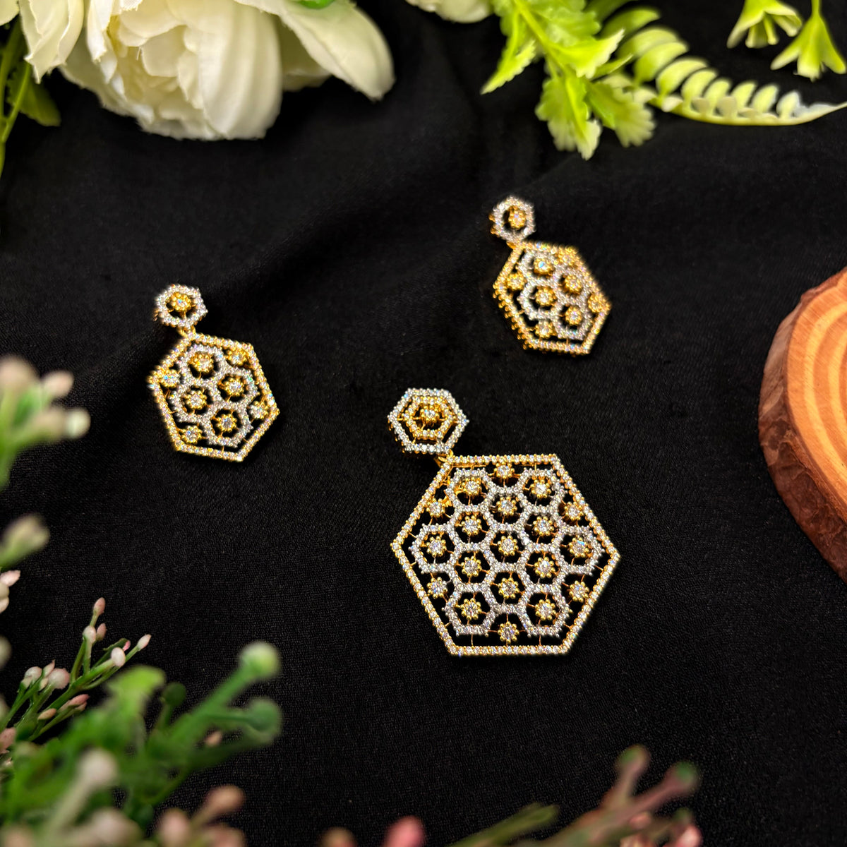 Kairavi Pendant Set