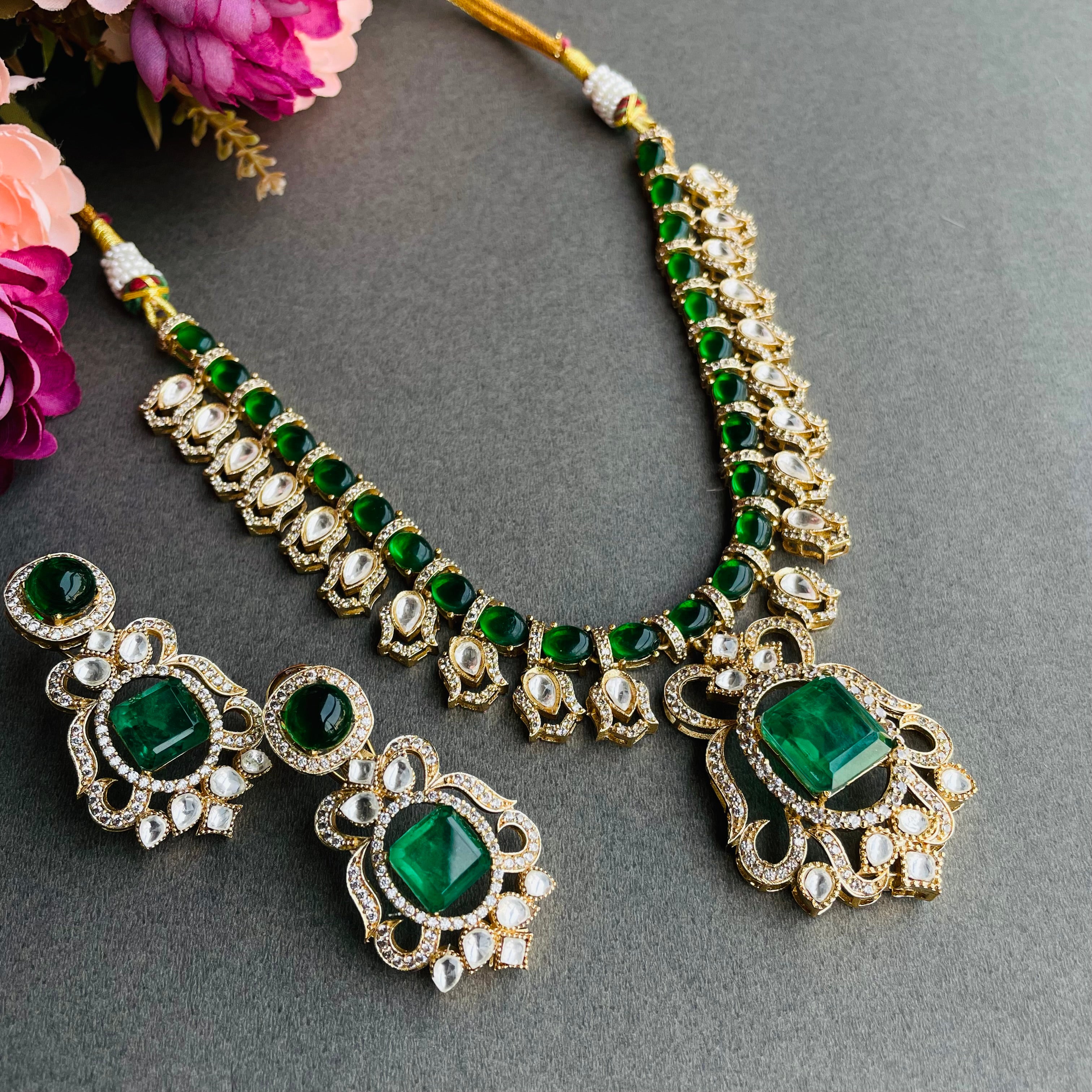 Nayaab zulekha neckpiece