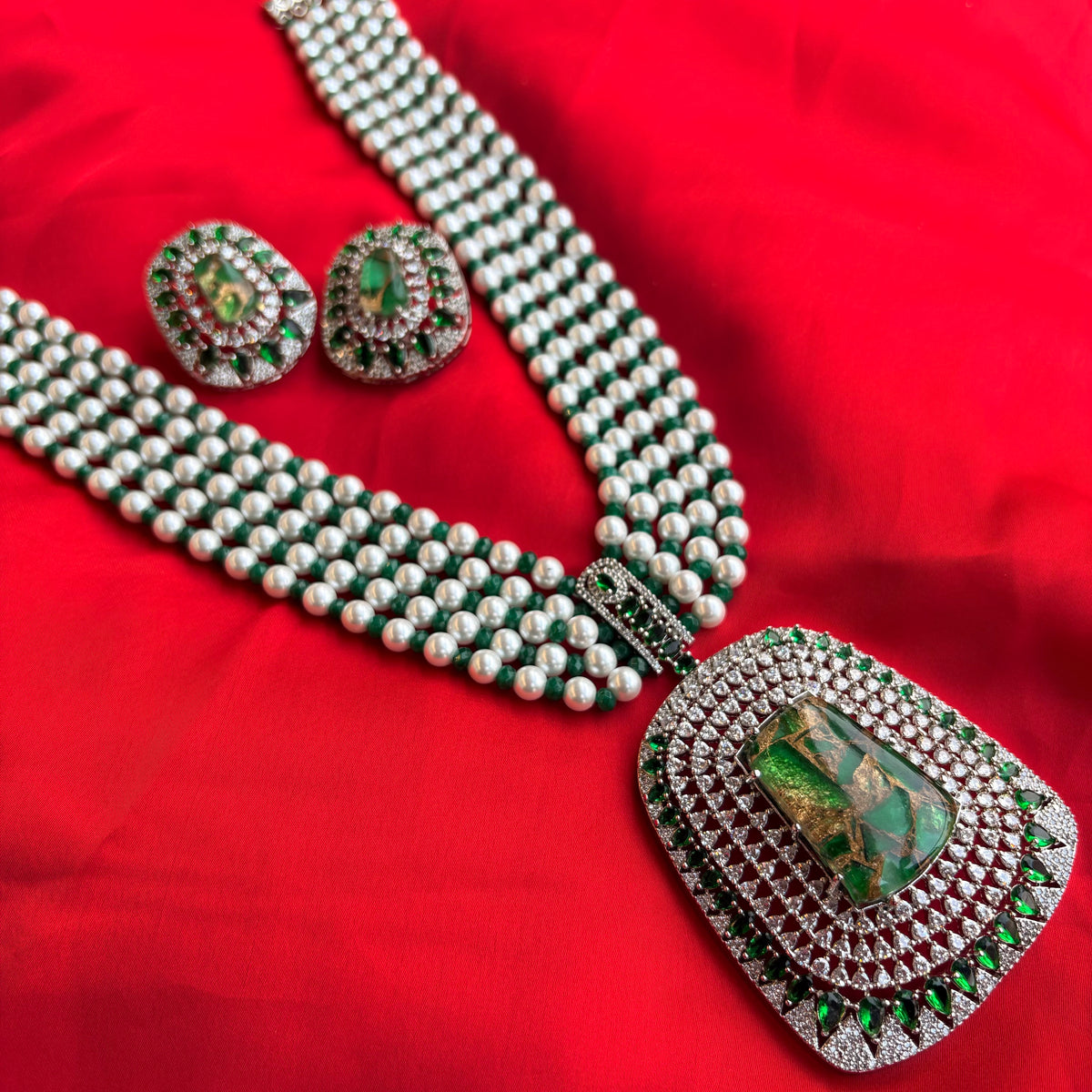 Aarvi Neckpiece