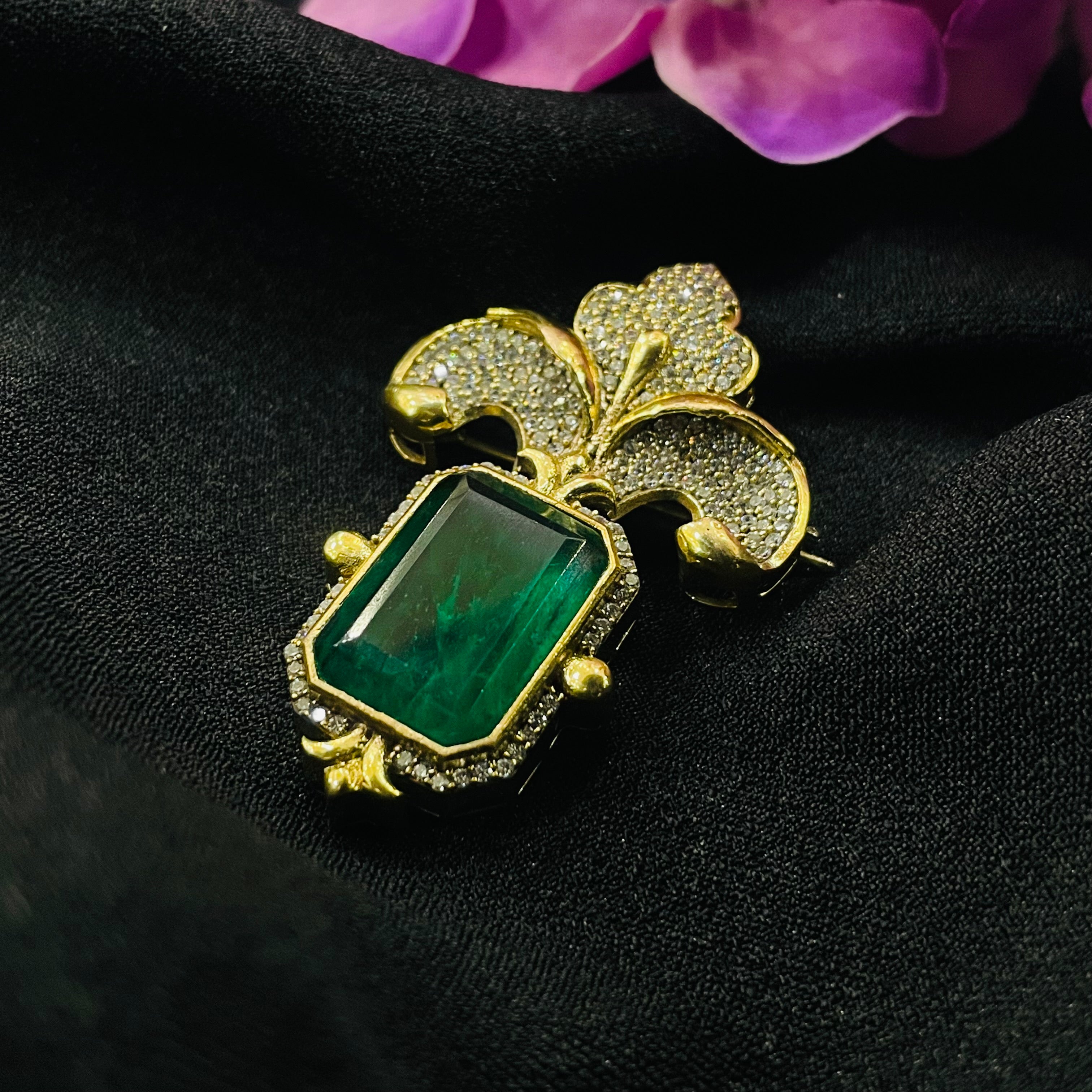 Nayaab Heer brooch