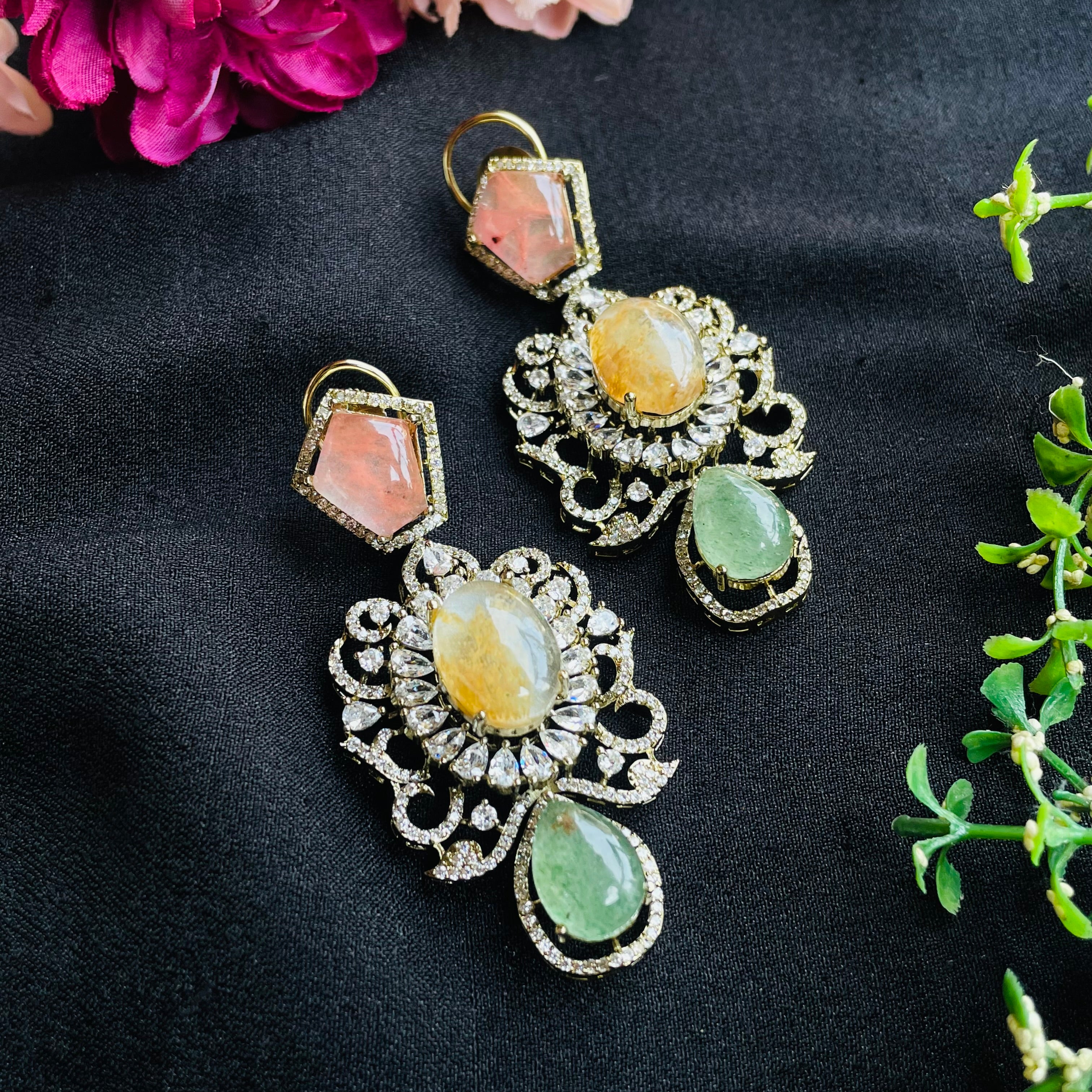 Nayaab Della neckpiece