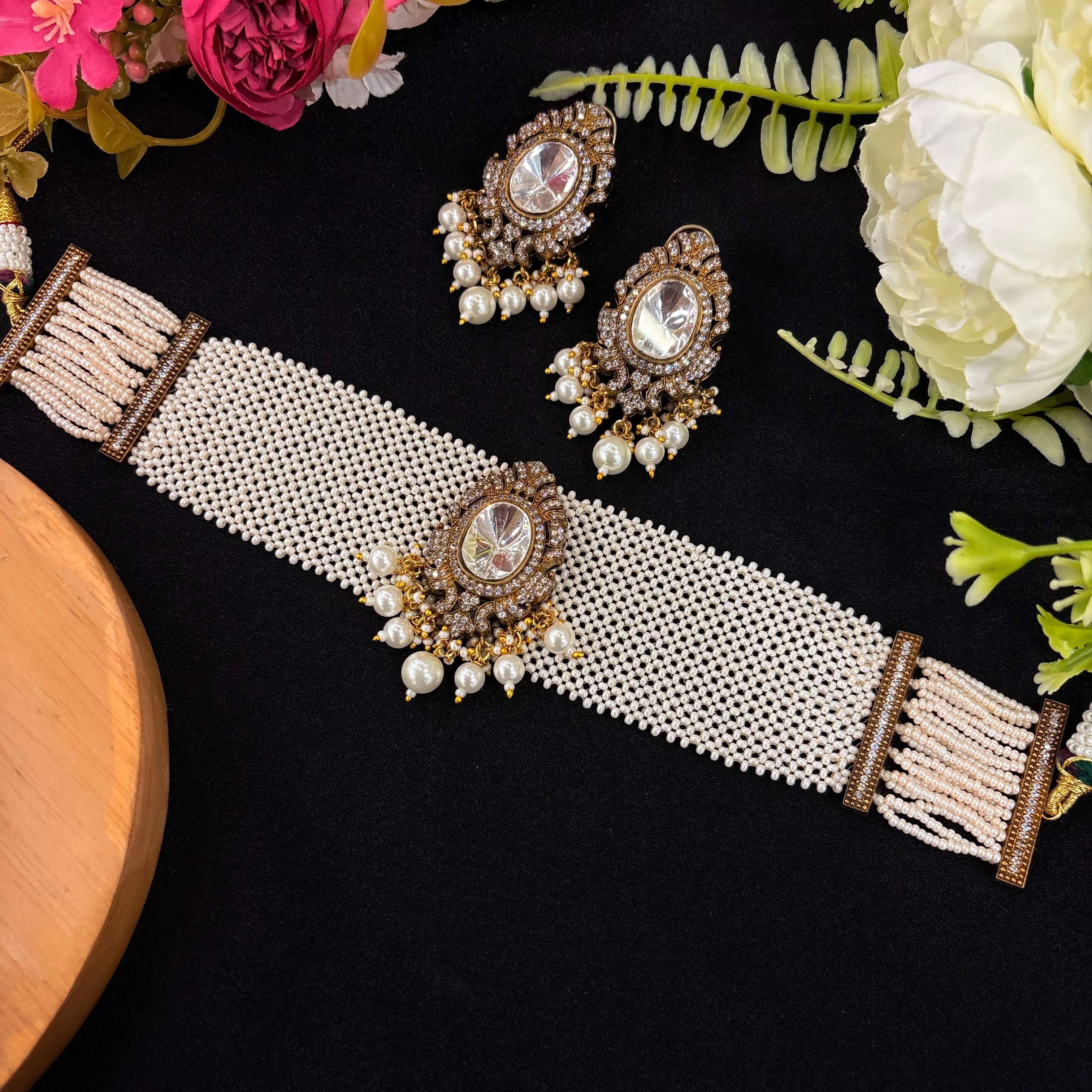 Nayaab Kavya Choker