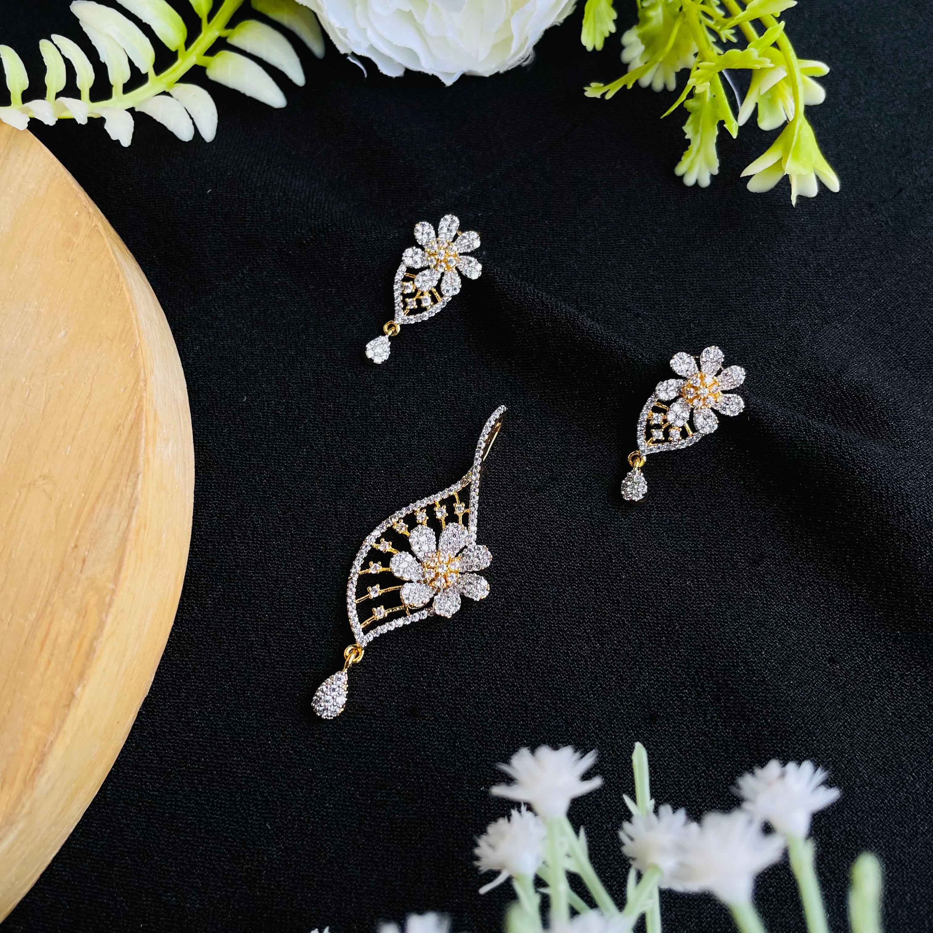 Elara Pendant Set