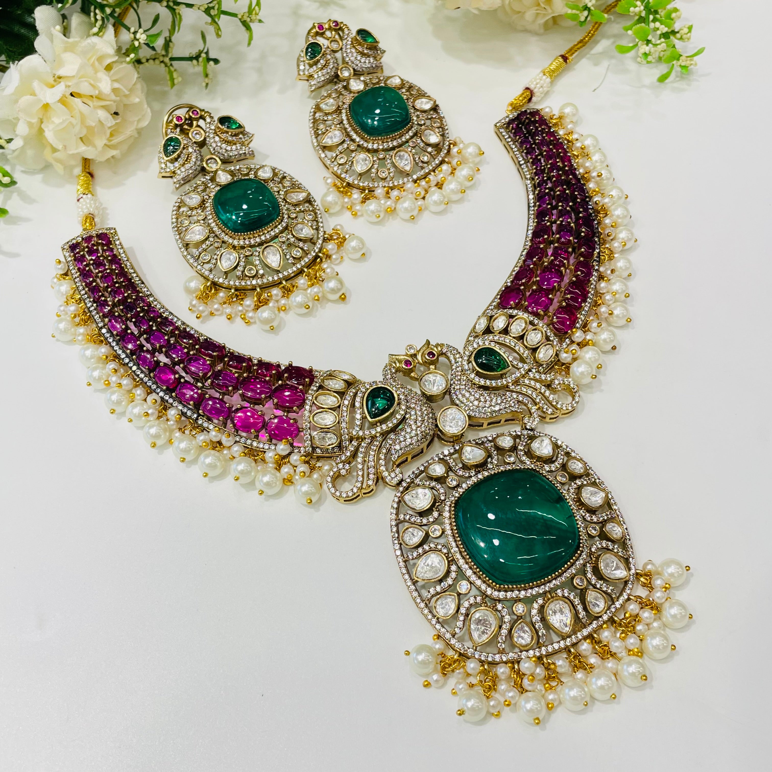 Nayaab Raveena neckpiece