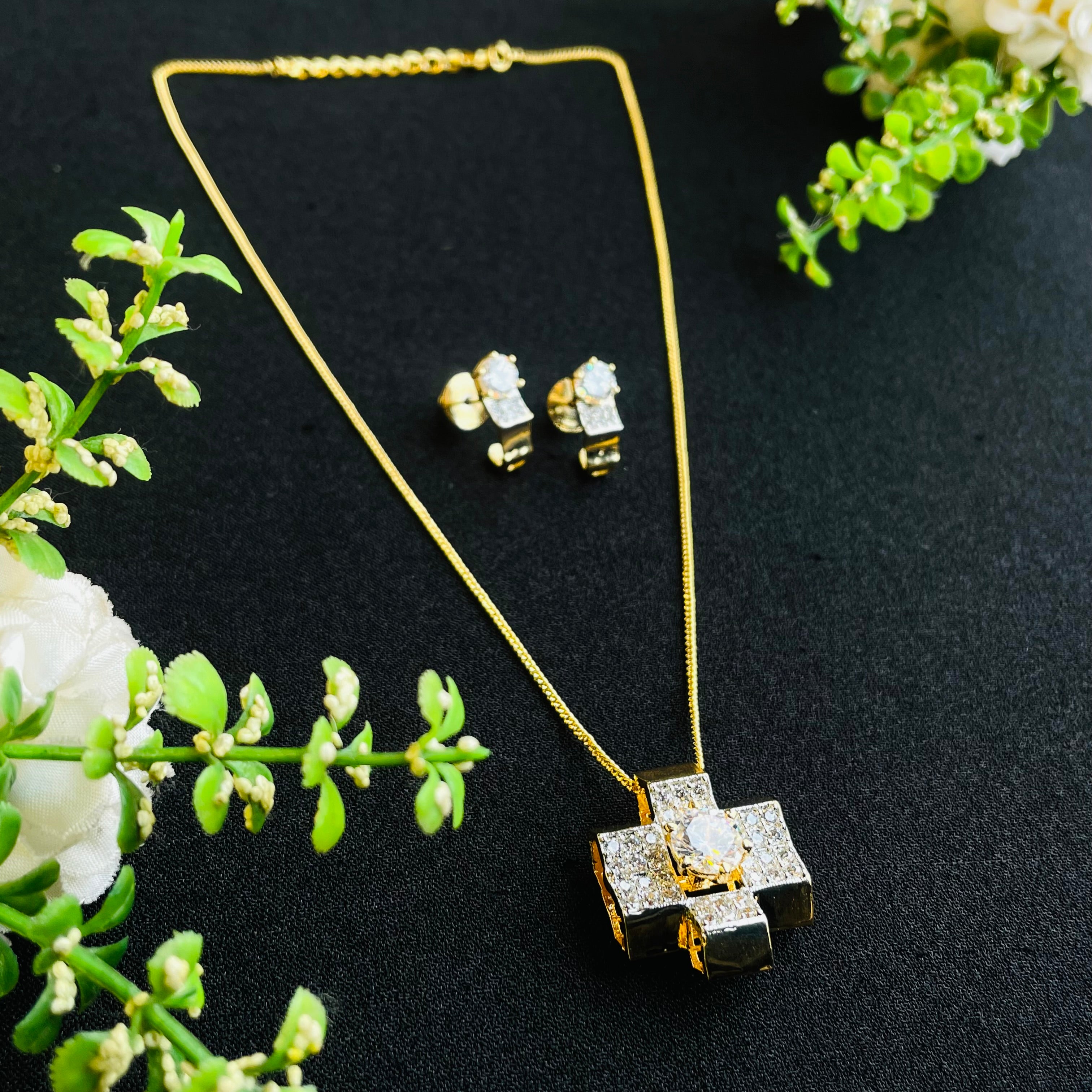 Ad Samantha Pendant Set