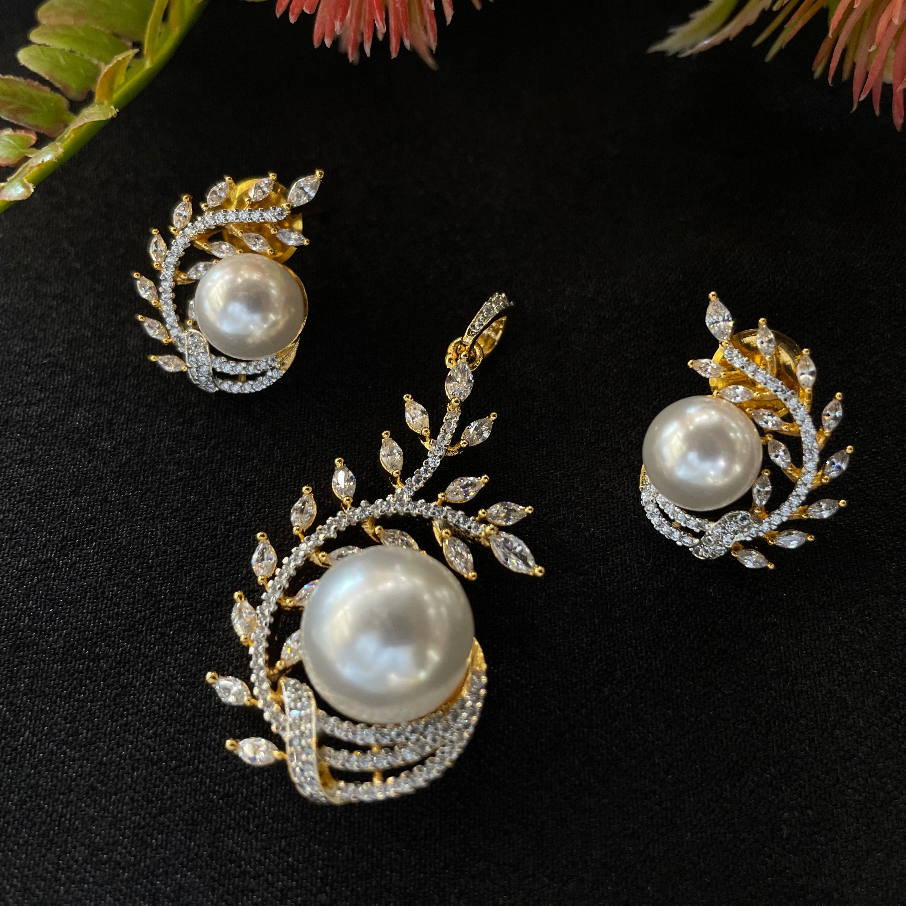 AD Avira Pendant Set