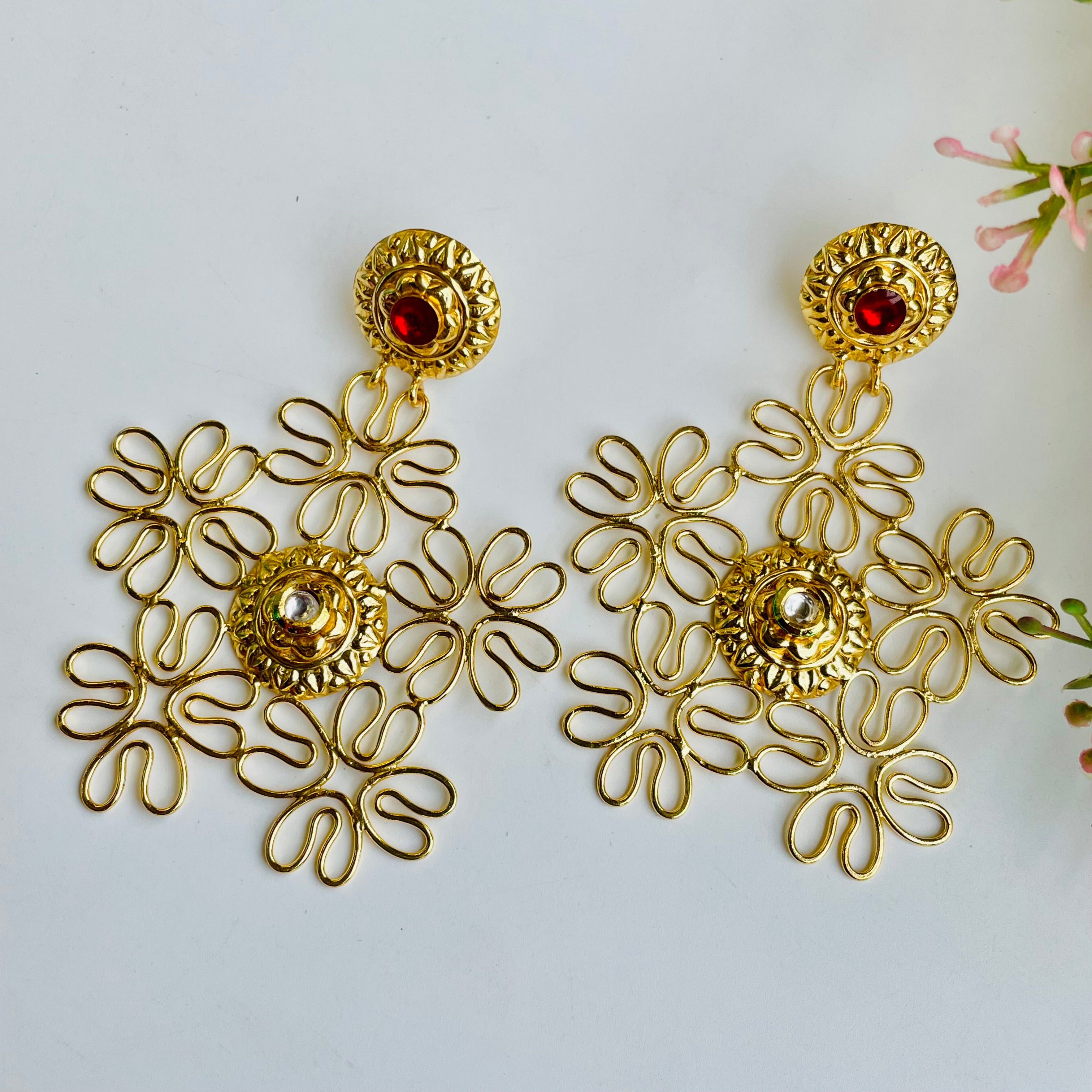 Nayaab Flower Earring