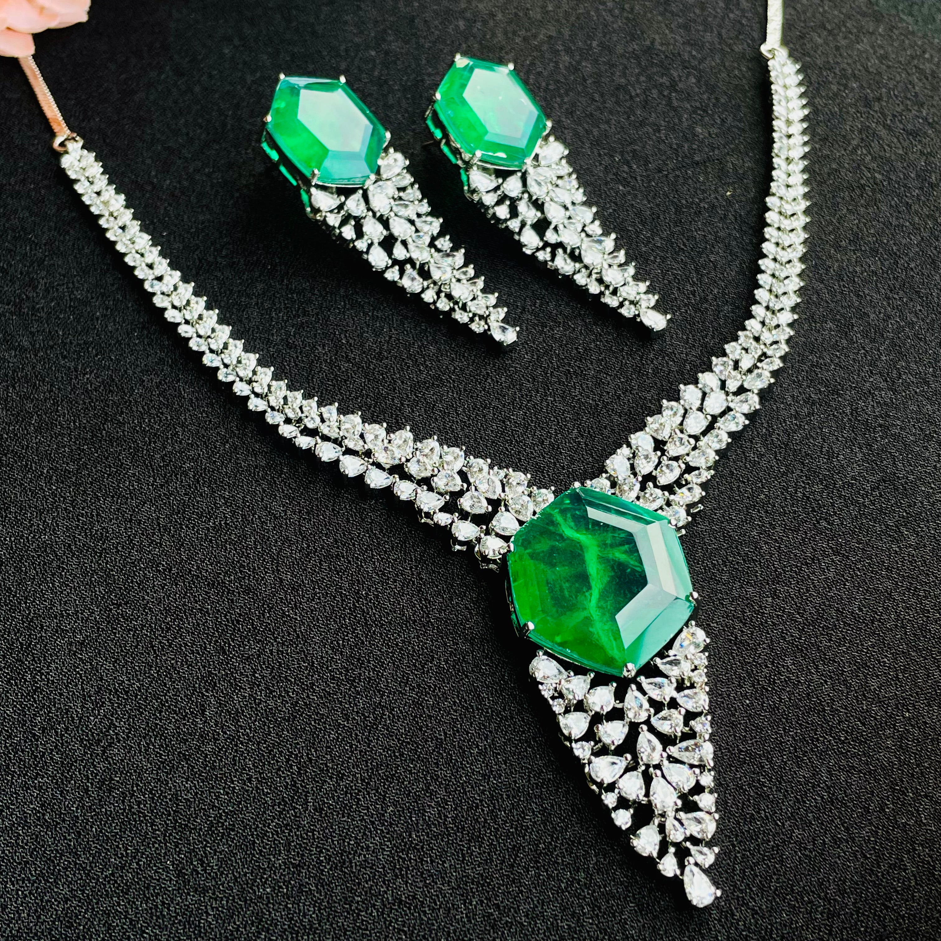 Ad Sharin Neckpiece