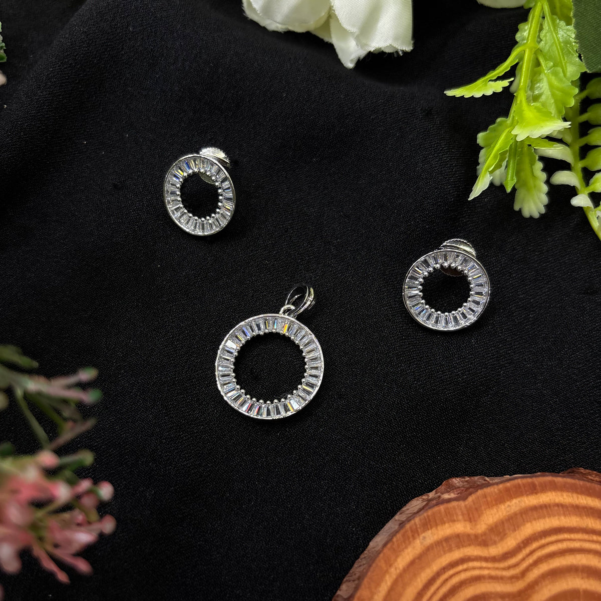 Ciela Pendant Set