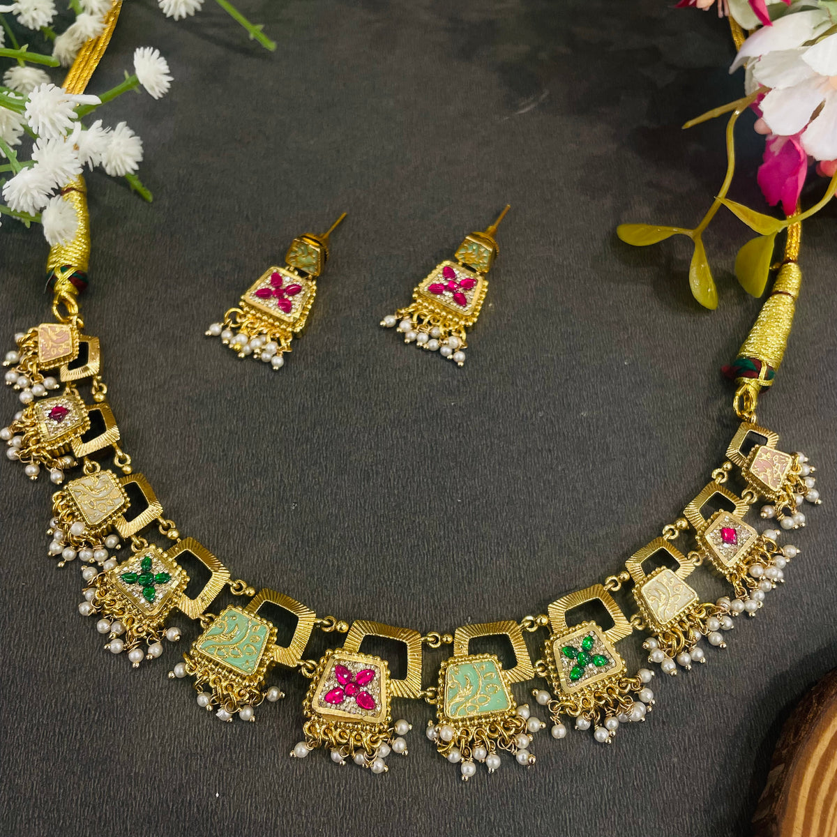 Vyanika Neckpiece