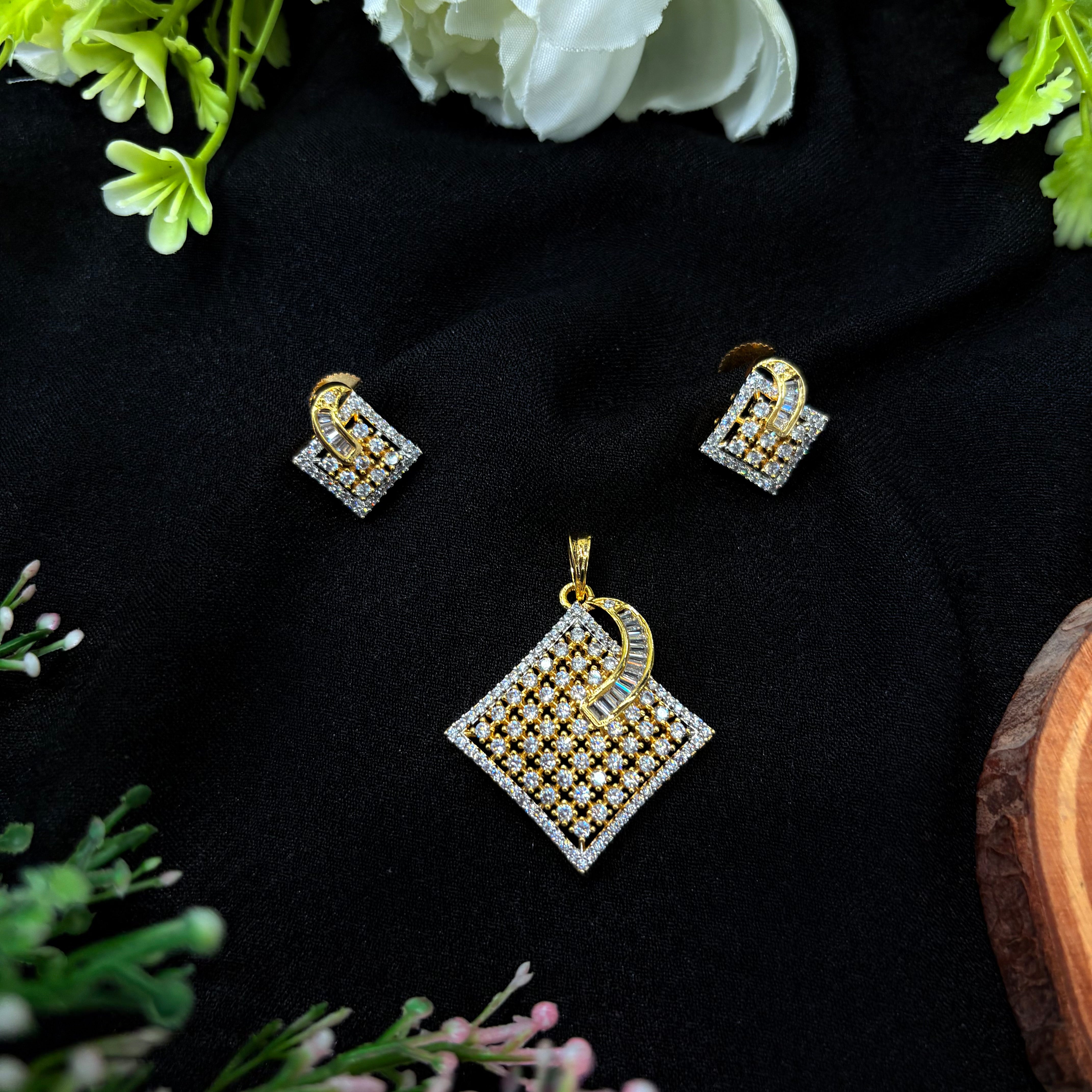 Aakriti Pendant Set