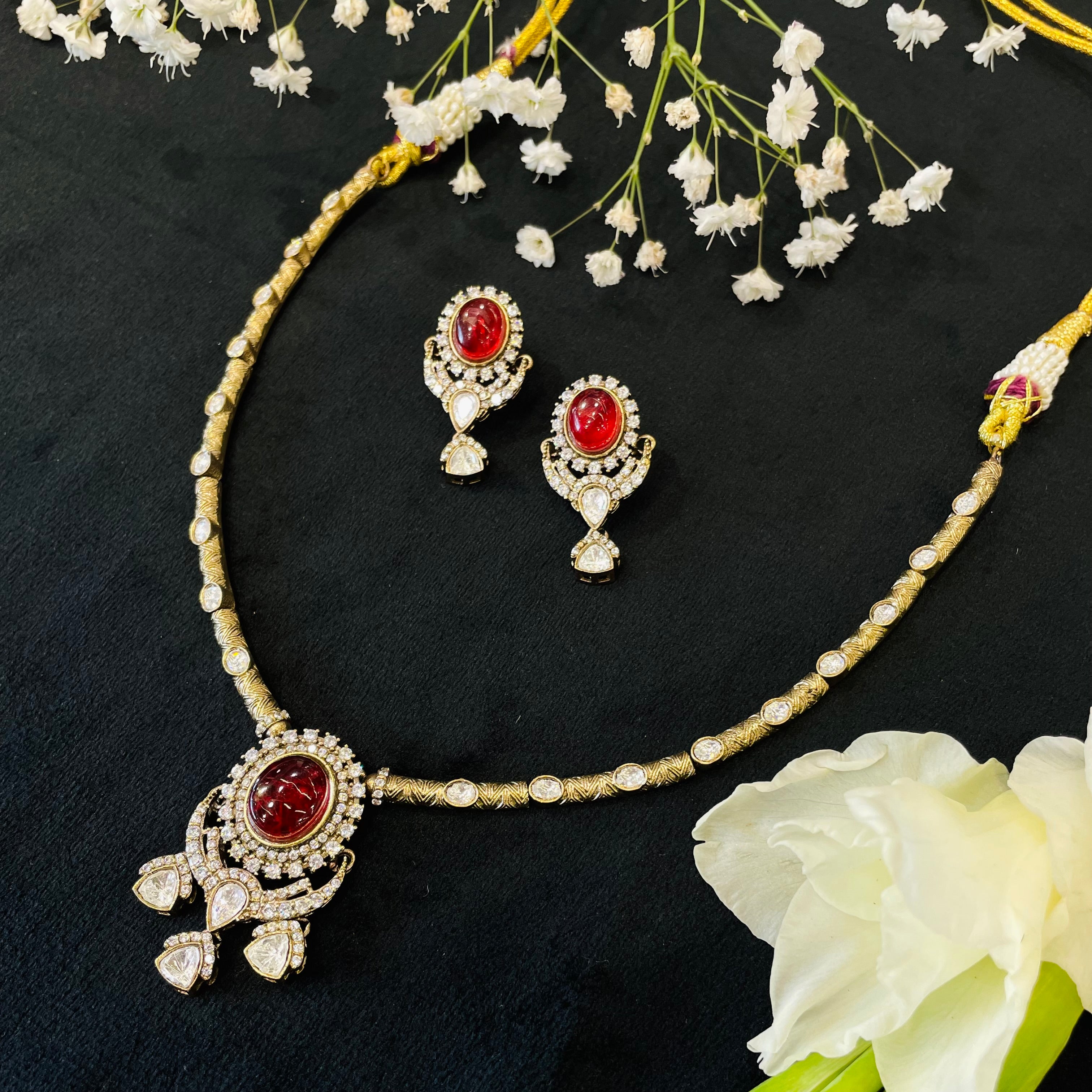 Nayaab Juhi Neckpiece