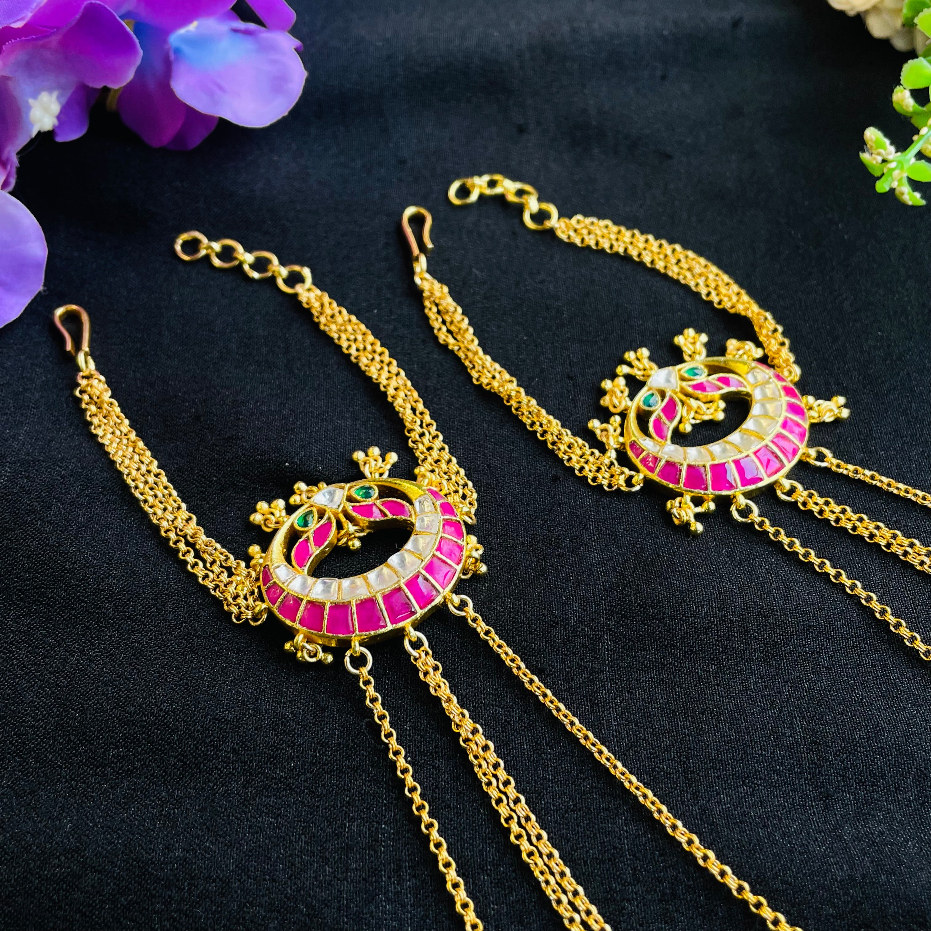 Nayaab Parineetii hath Phool