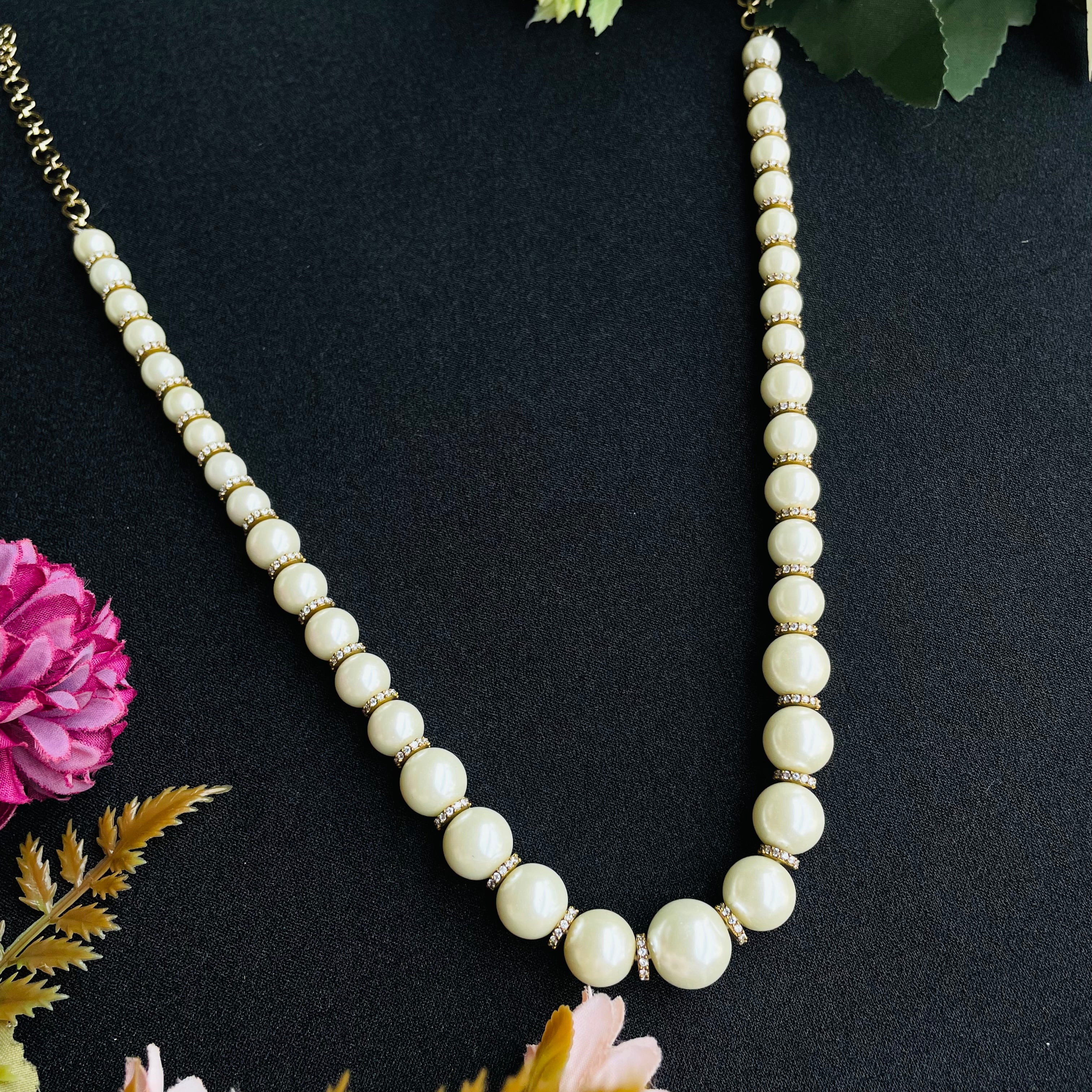 Nayaab Shanaya Pearl Neckpiece