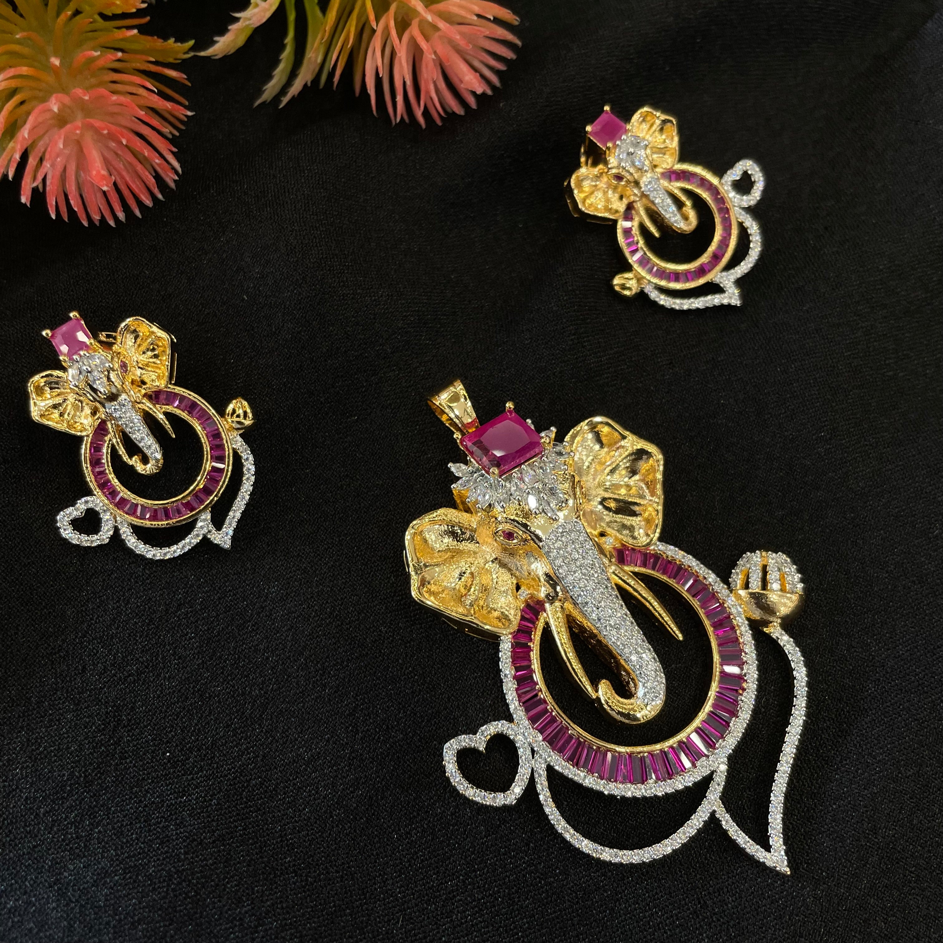 AD Noor Pendant Set