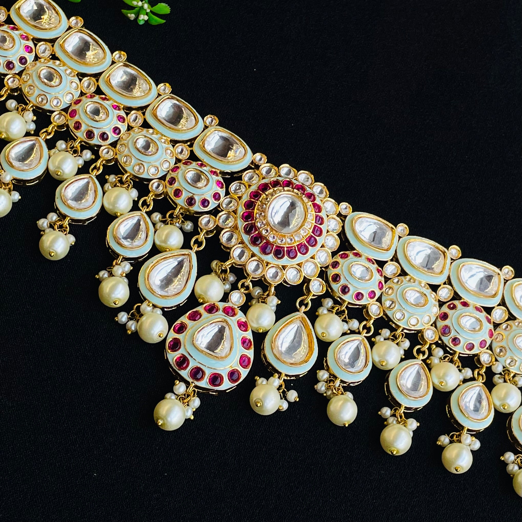 Nayaab Zoiya Neckpiece
