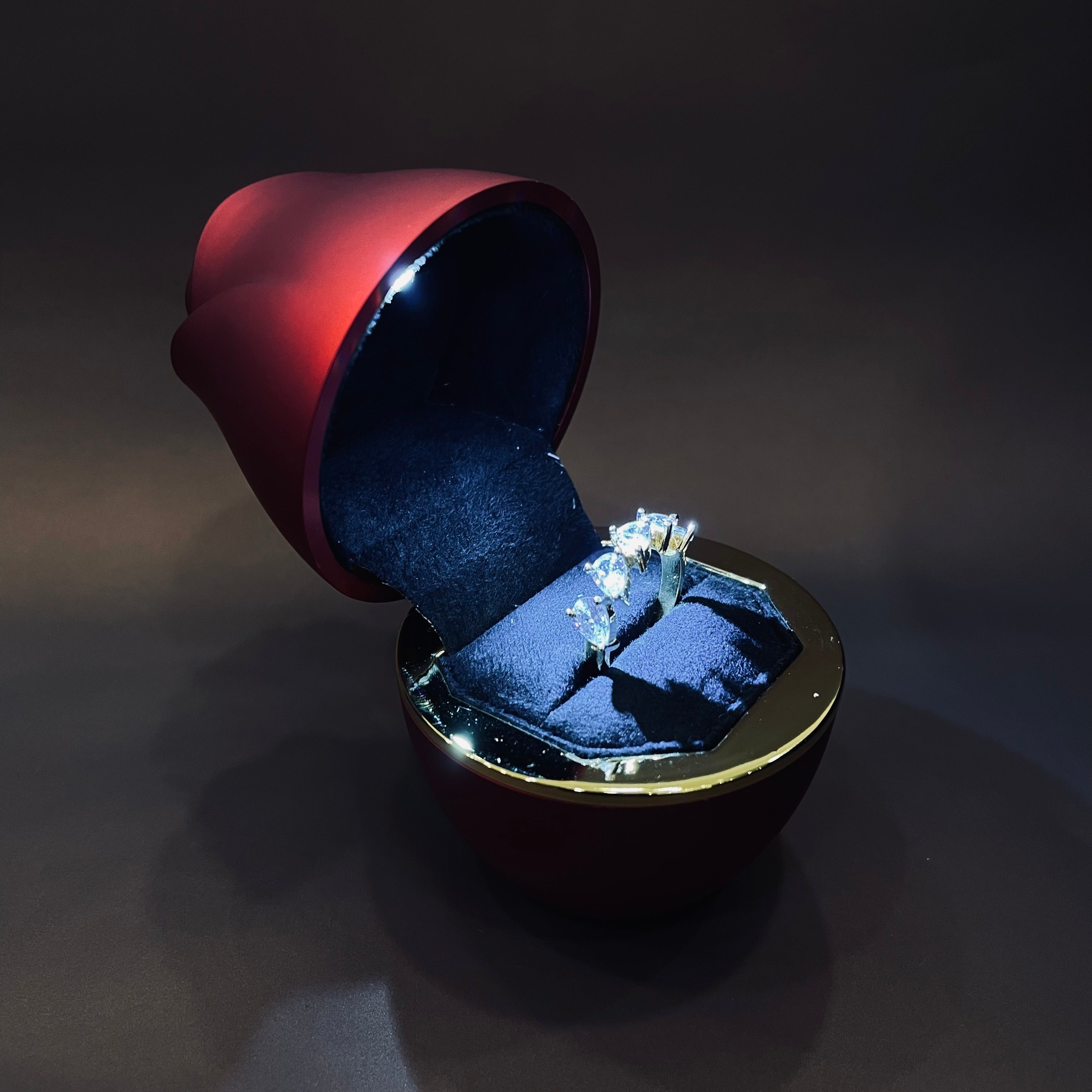 The Rose Proposal Ring Box