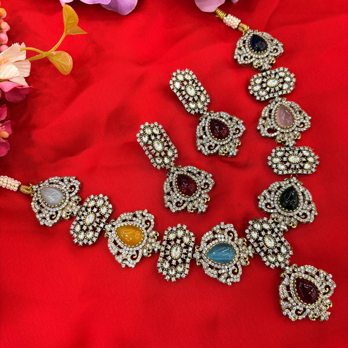 Rang Neckpiece
