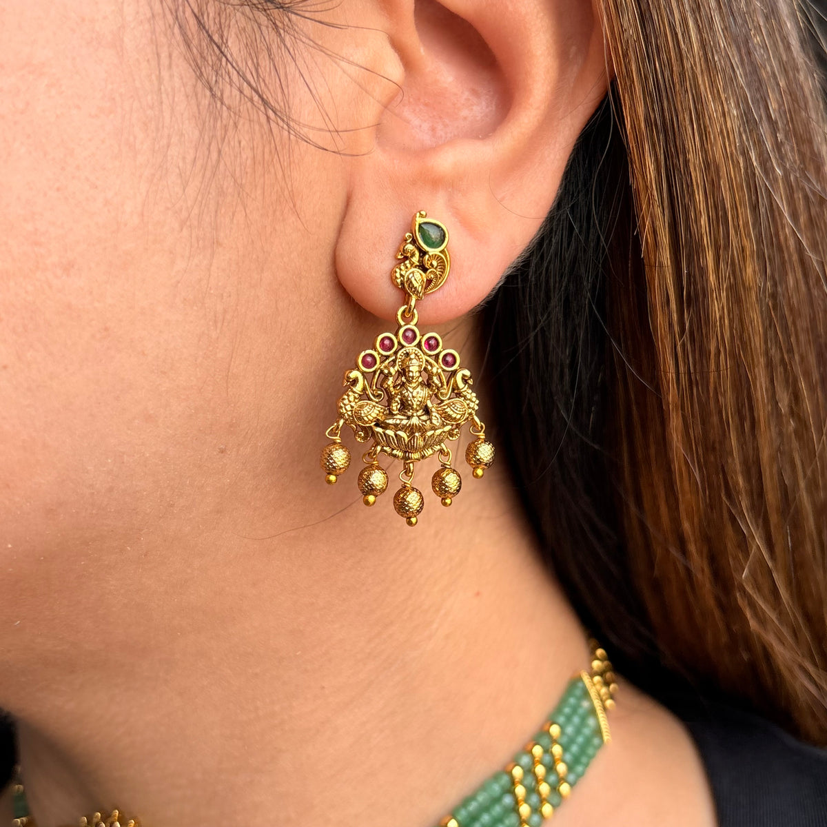 Vanya Temple Green Neckpeice