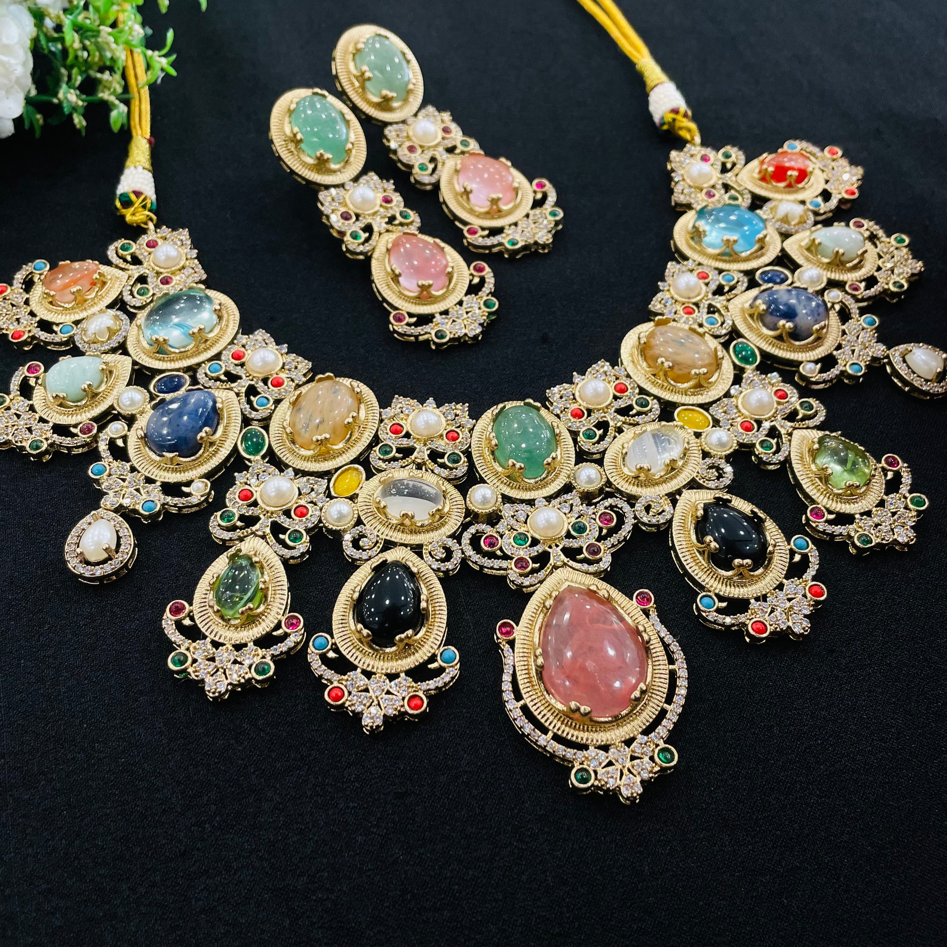 Nayaab Naavya neckpiece