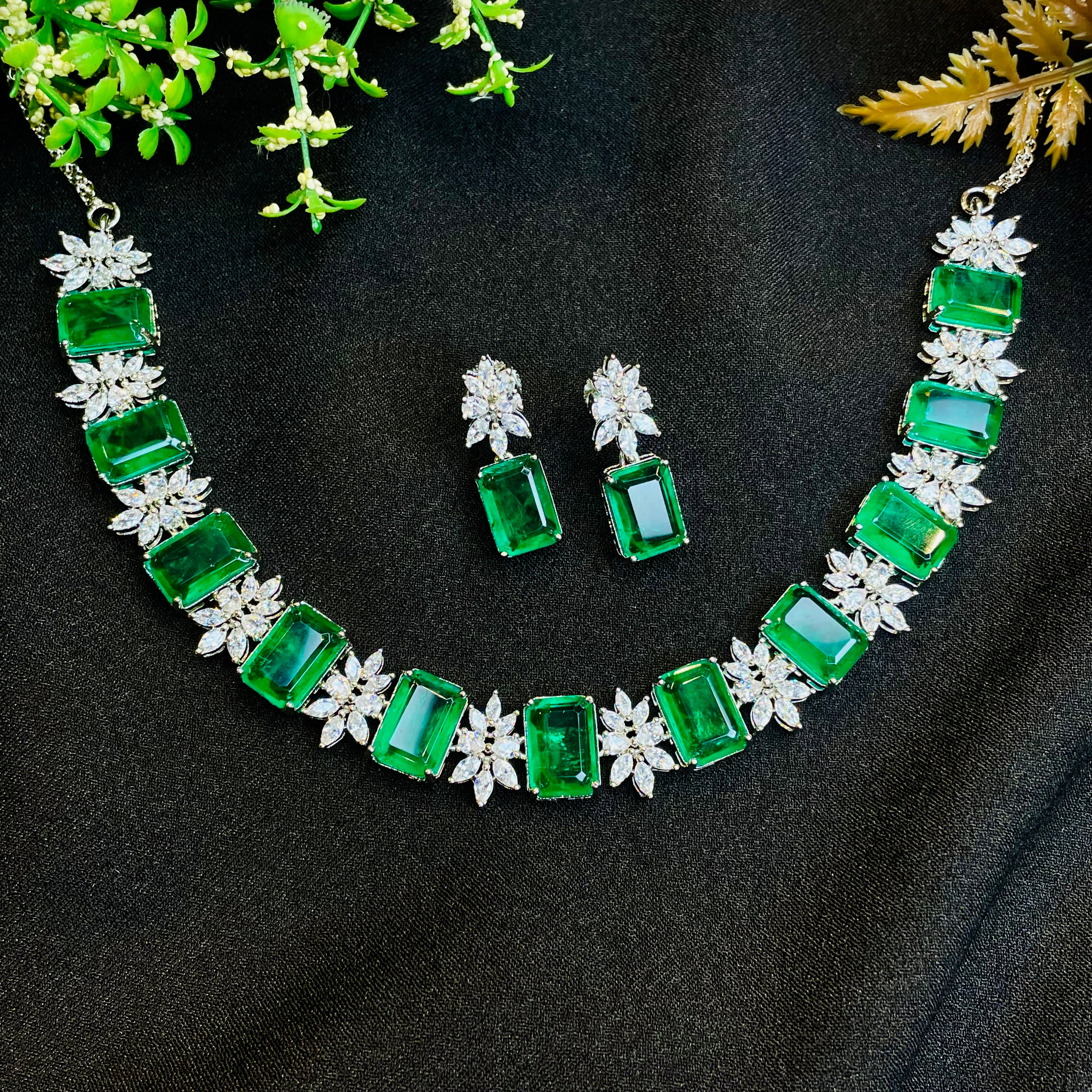 Ad Annie Emerald Neckpiece