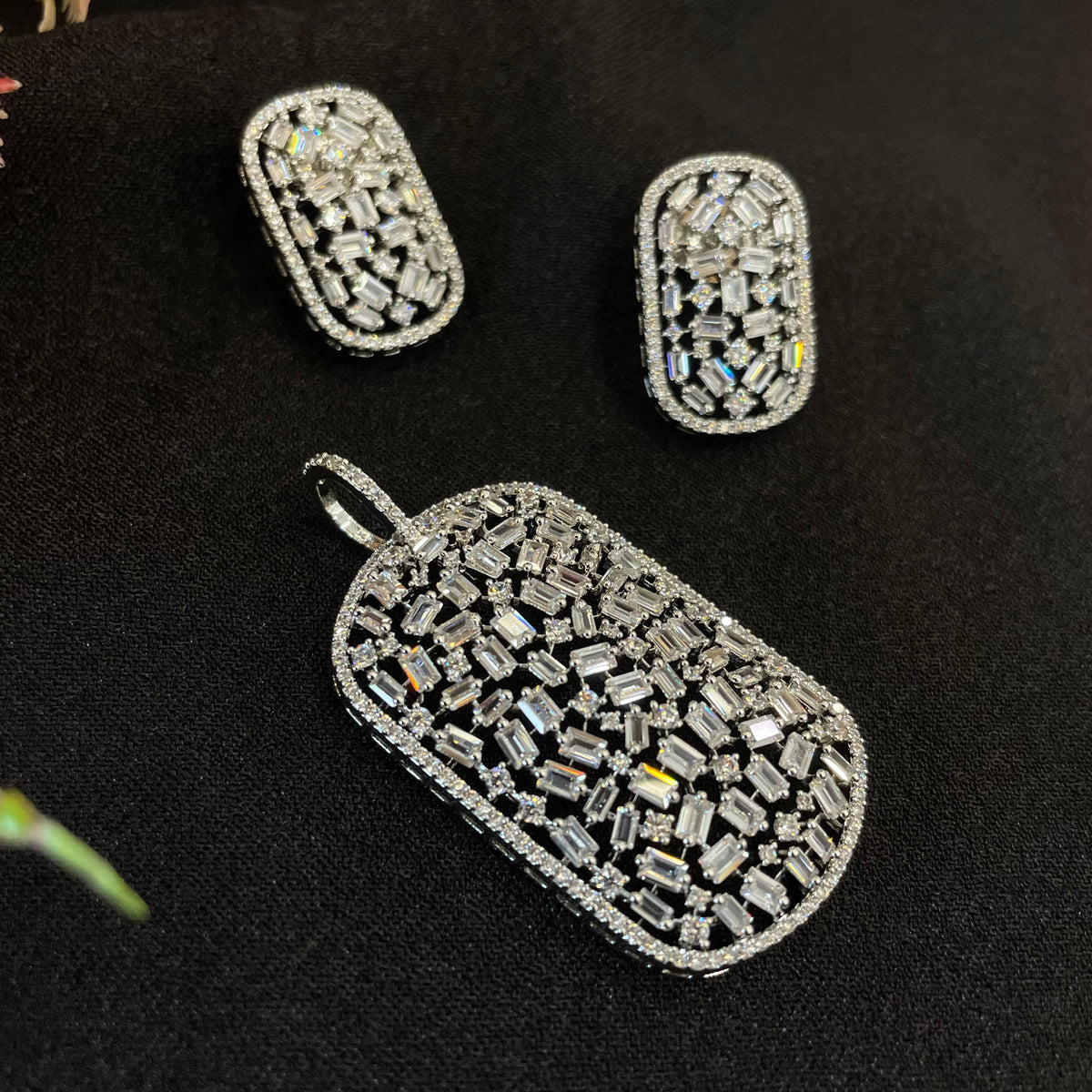 AD Amaira Pendant Set