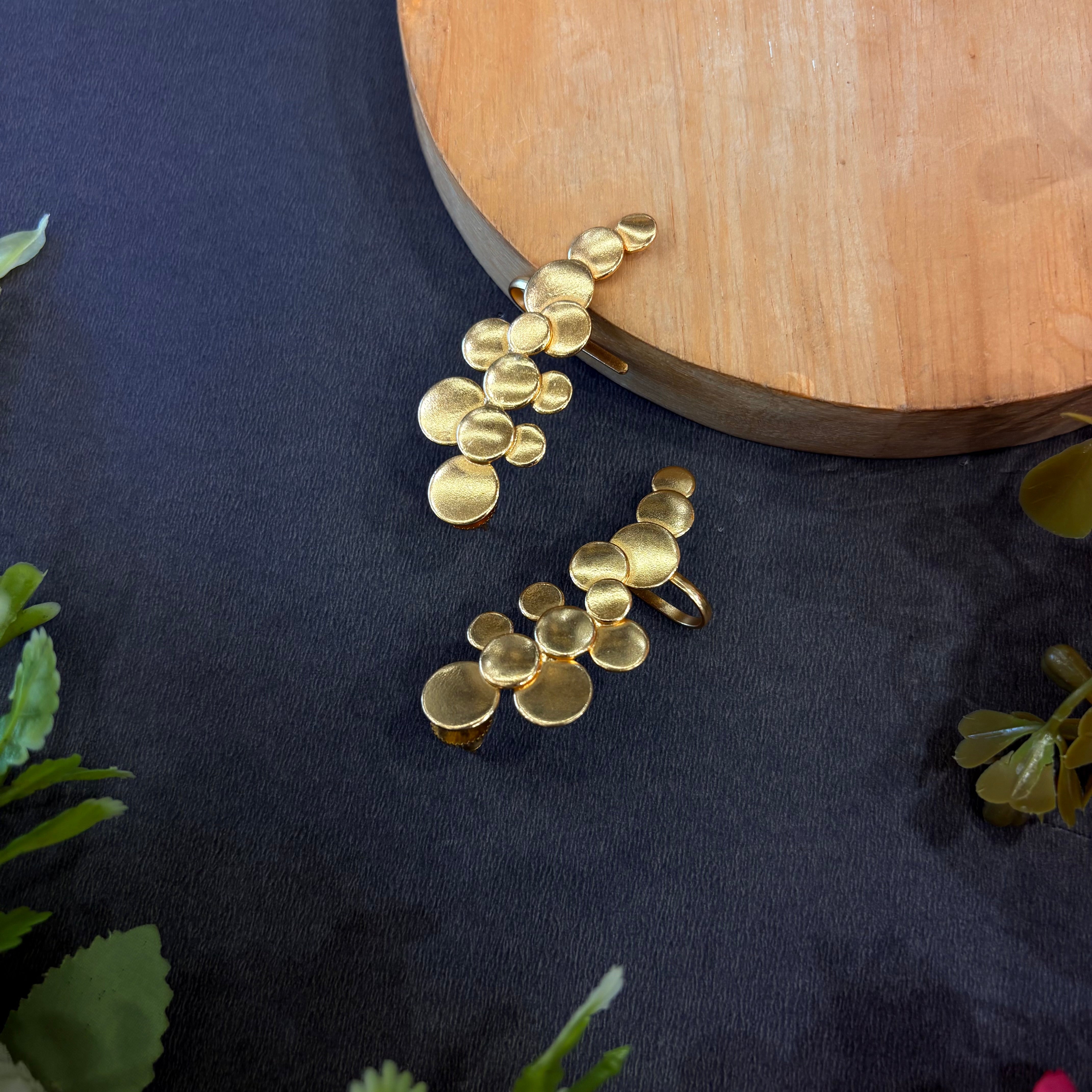 Aurelia Disc Cascade Earcuff
