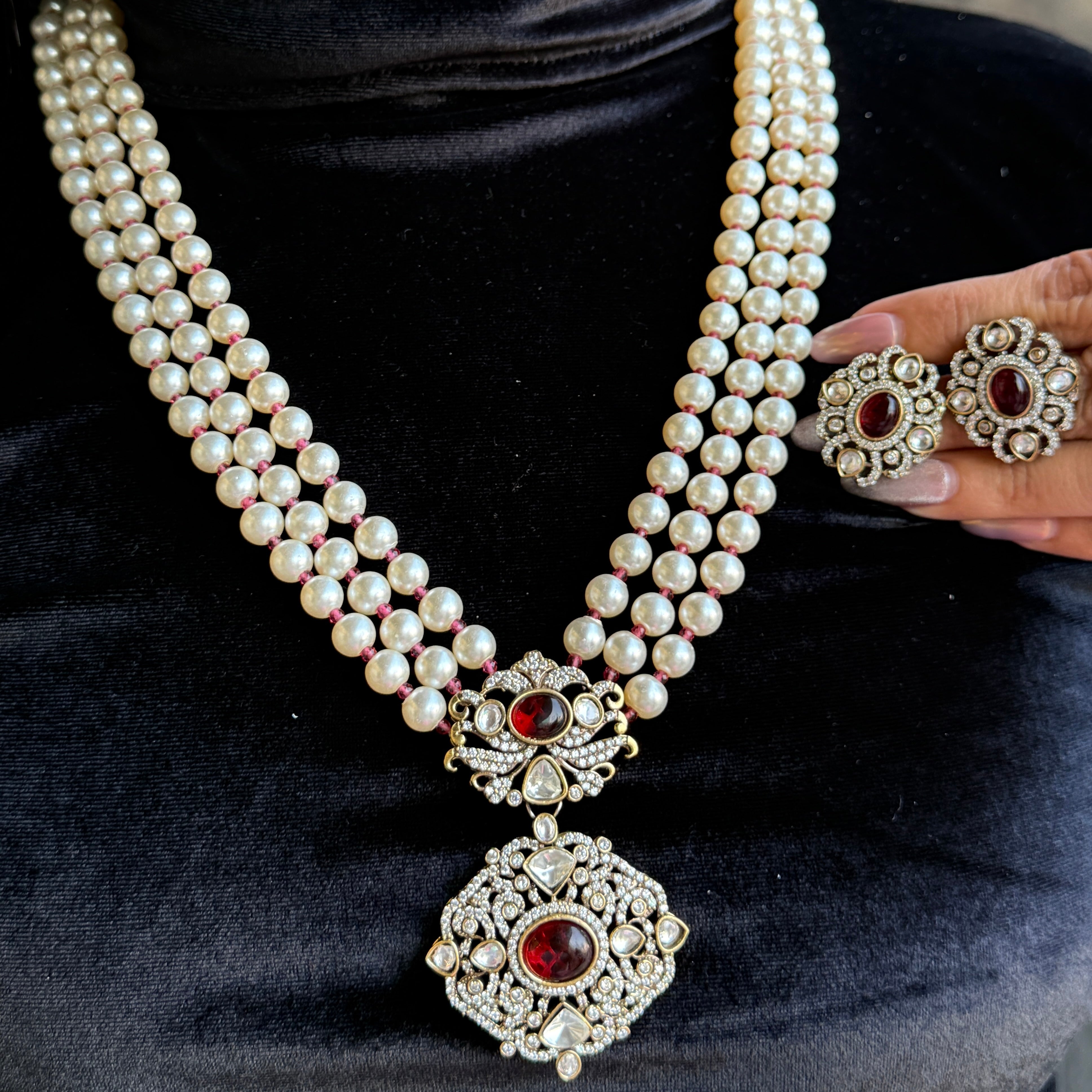 Nayaab Shahi Pearl Neckpiece