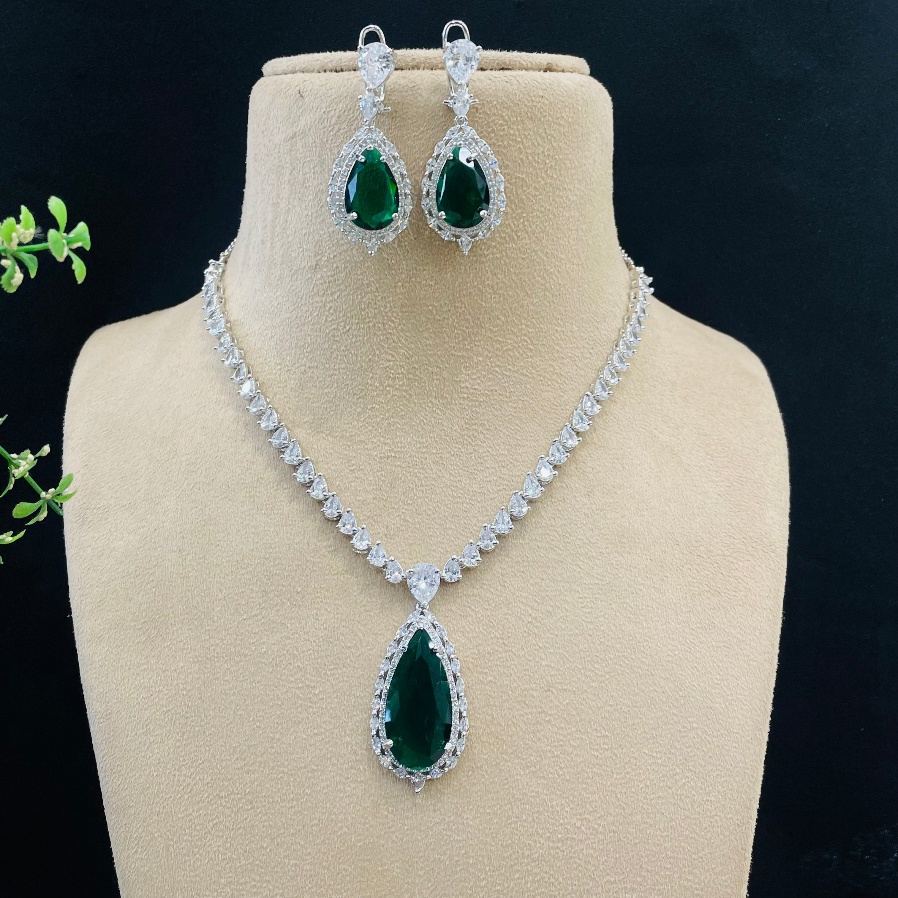 Ad zia Neckpiece with ring